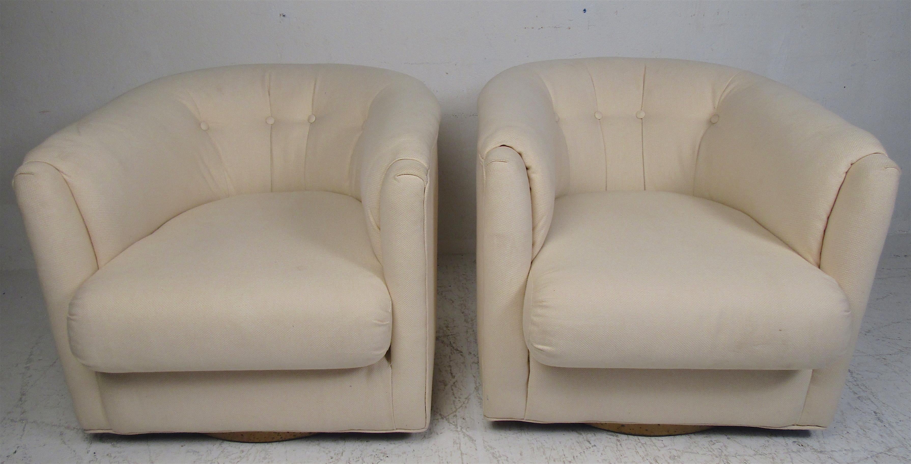Mid-Century Modern Pair of Midcentury Swivel Lounge Chairs
