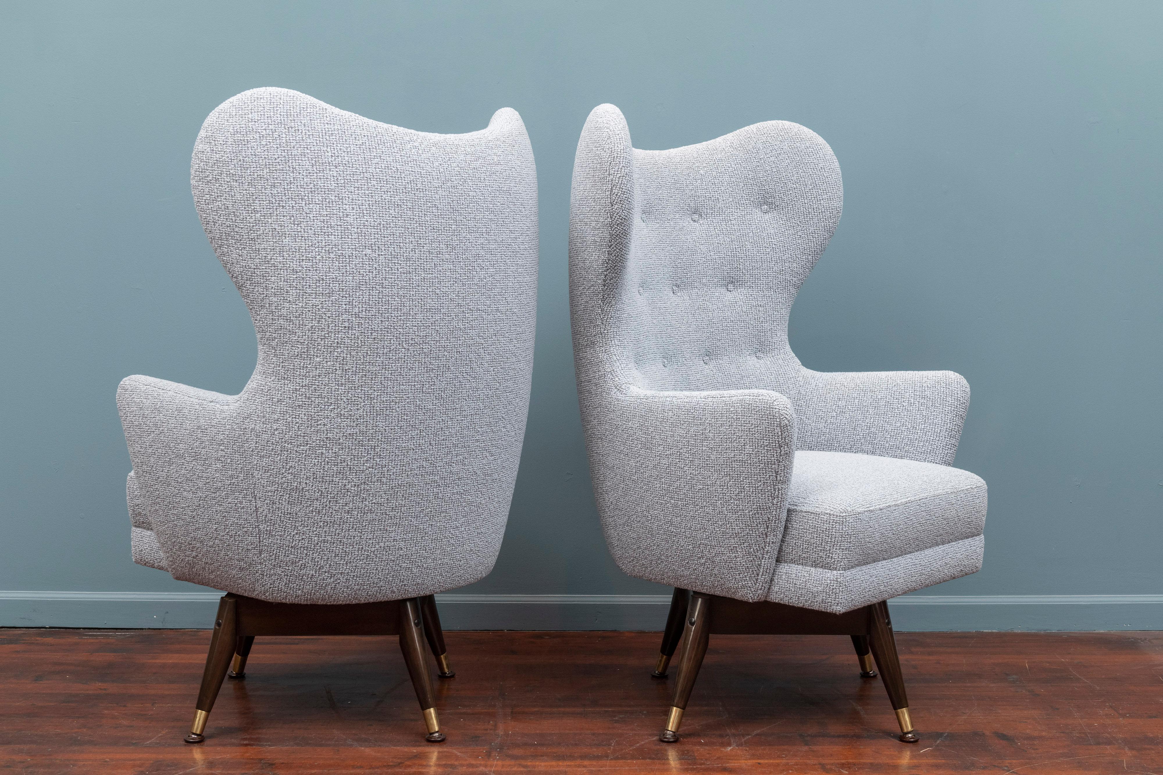 Pair of Midcentury Swivel Lounge Chairs In Excellent Condition In San Francisco, CA