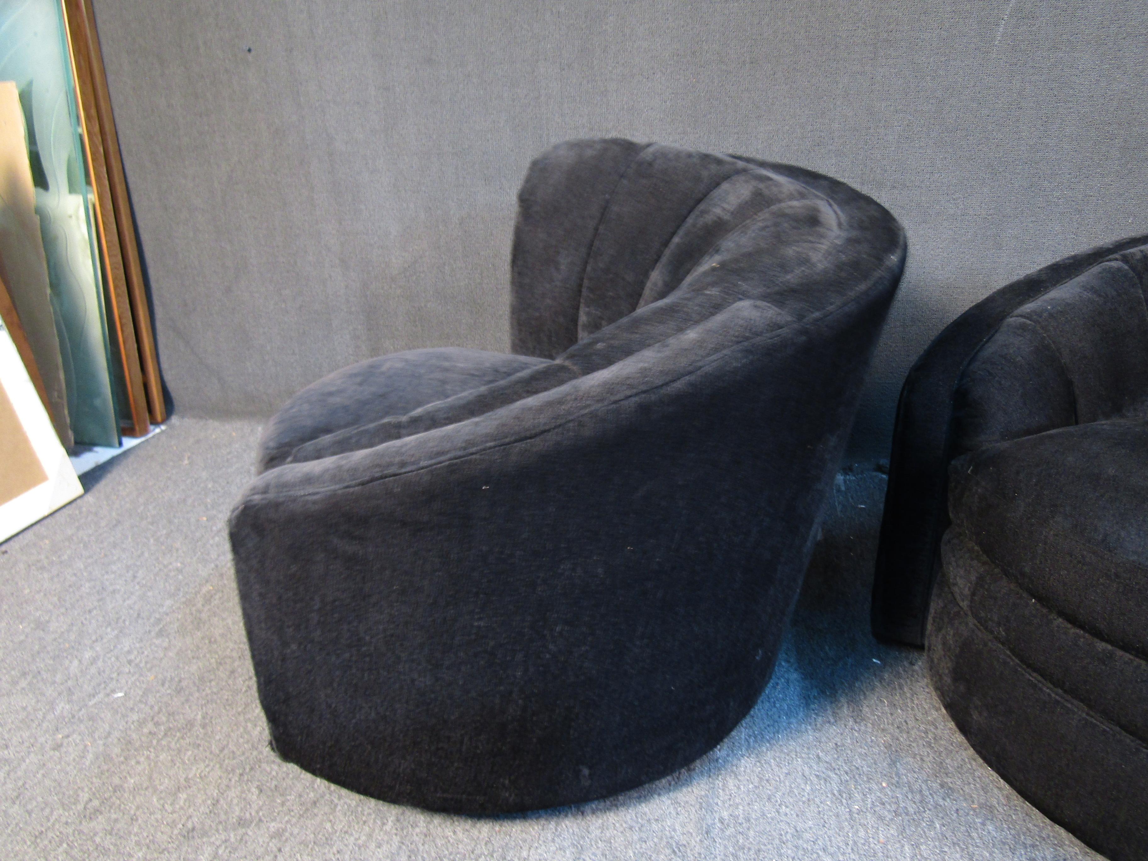 Pair of Mid-Century Swiveling Lounge Chairs 5