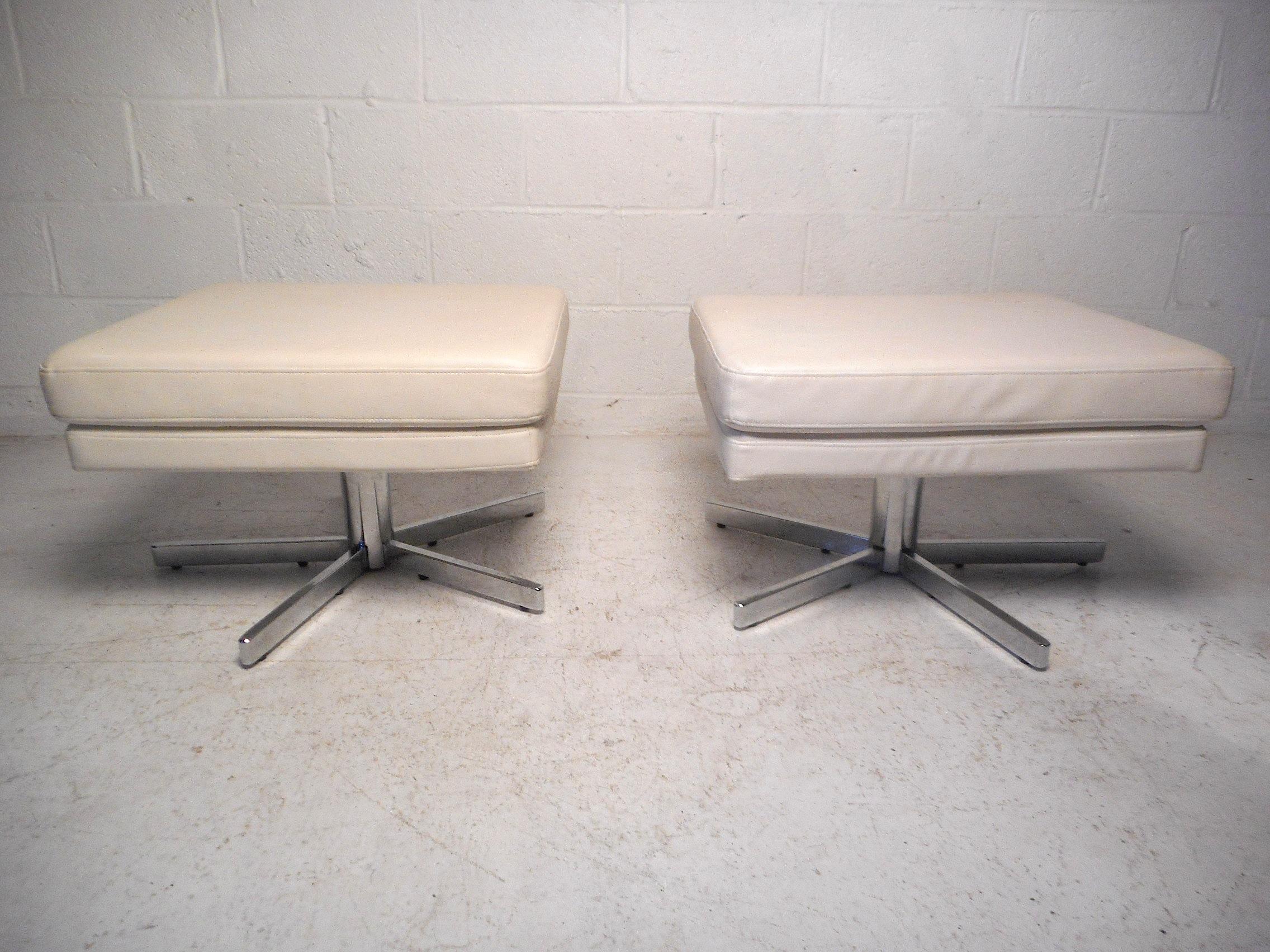 Late 20th Century Pair of Midcentury Swiveling Ottomans For Sale