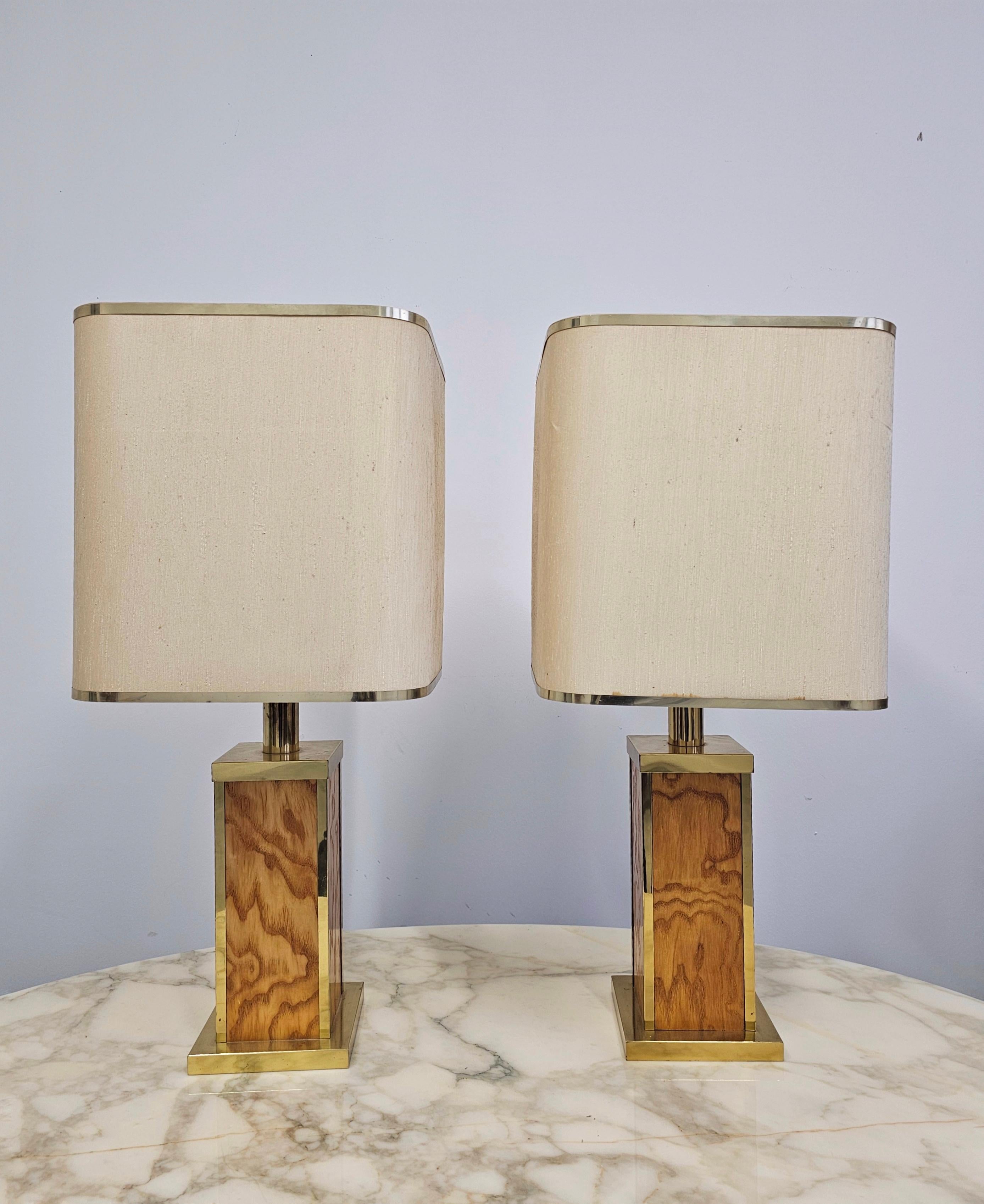 Mid-Century Modern Paire de lampes de bureau du milieu du siècle dernier attribuée à Willy Rizzo, en bois et laiton en vente