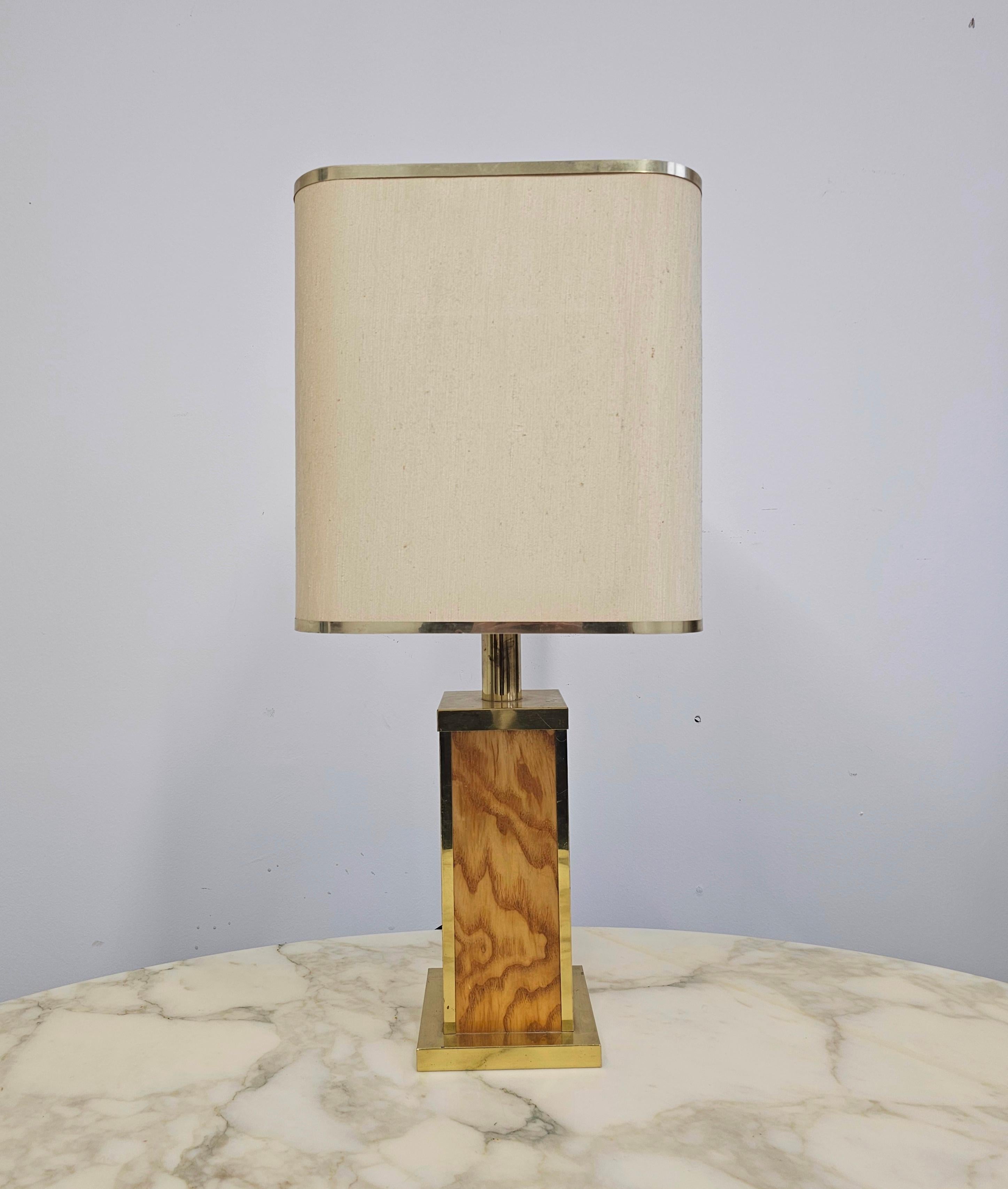 italien Paire de lampes de bureau du milieu du siècle dernier attribuée à Willy Rizzo, en bois et laiton en vente