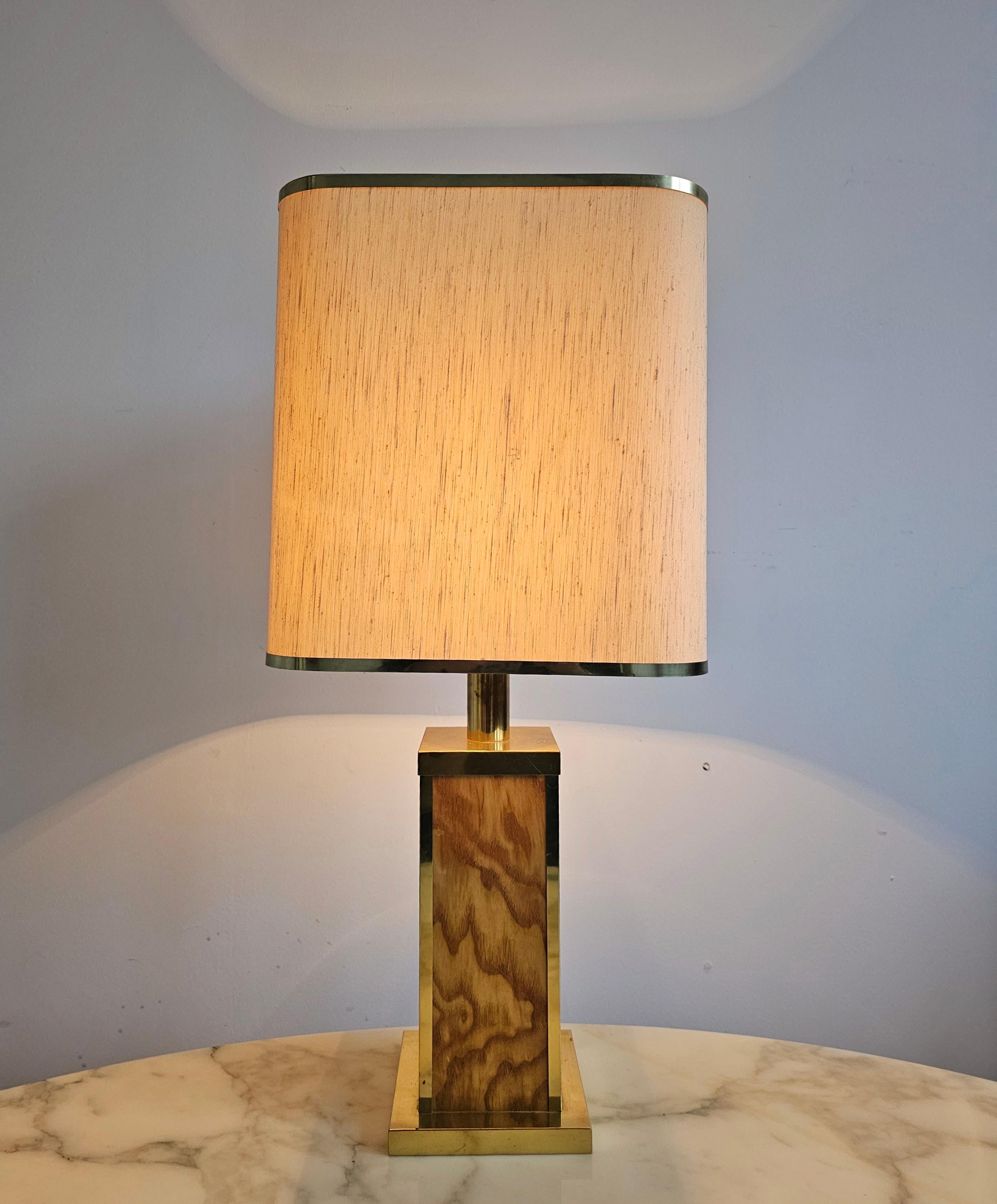 Paire de lampes de bureau du milieu du siècle dernier attribuée à Willy Rizzo, en bois et laiton Bon état - En vente à Beograd, RS