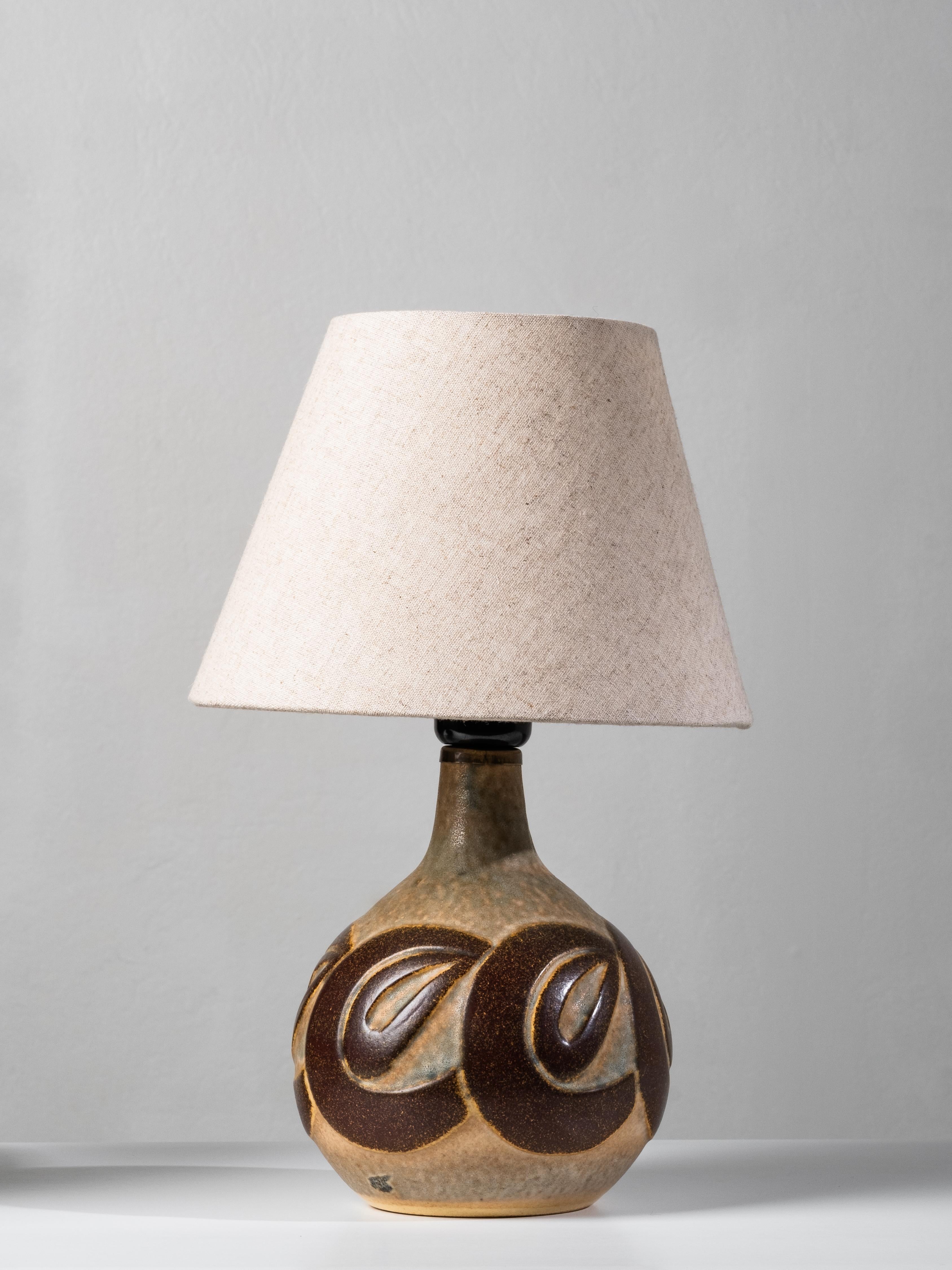 Smaltato Coppia di lampade da tavolo di metà secolo di Marianne Starck per Michael Andersen, Danimarca in vendita