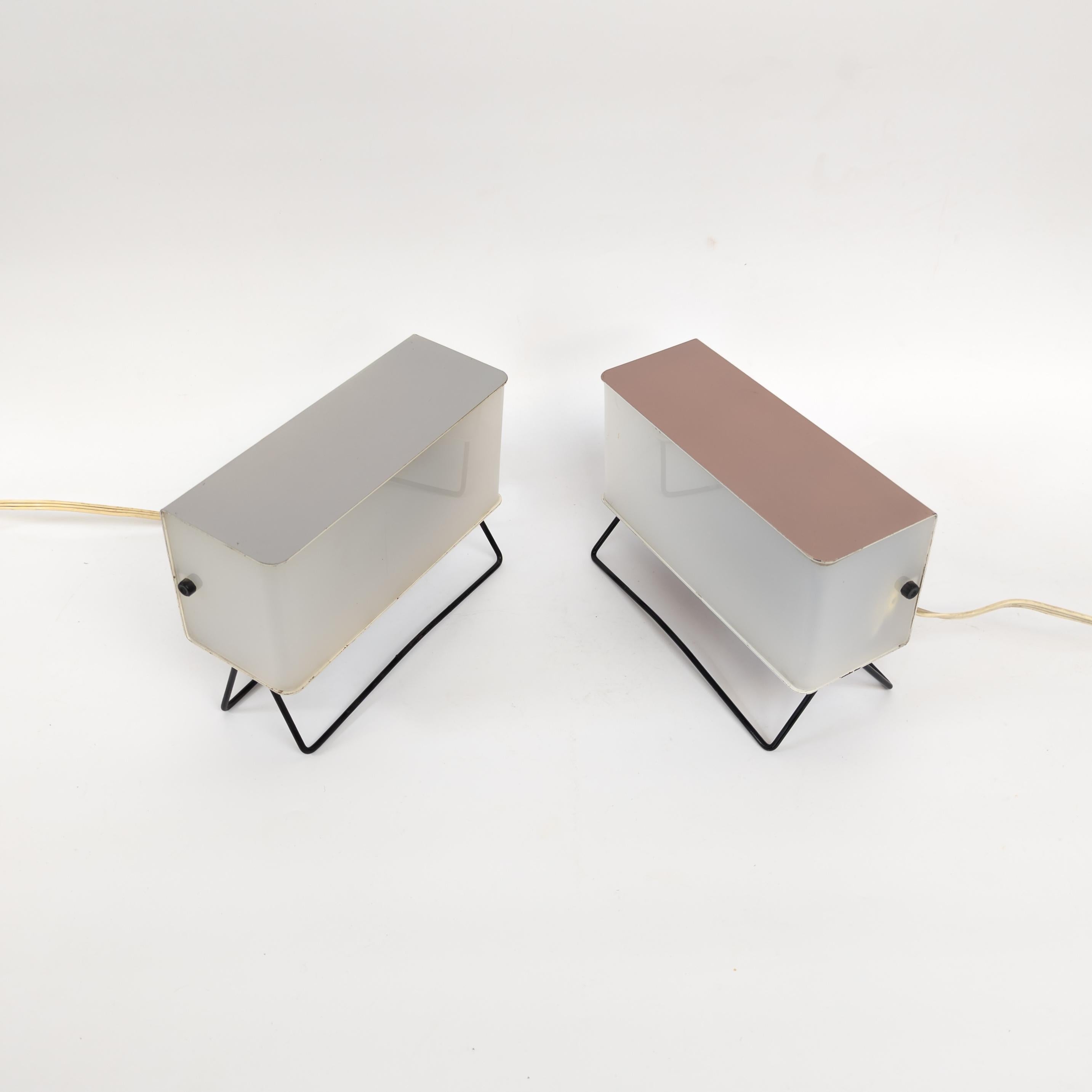 Pareja de lámparas de mesa Mid Century de Pokrok Žilina, años 60 Metal en venta