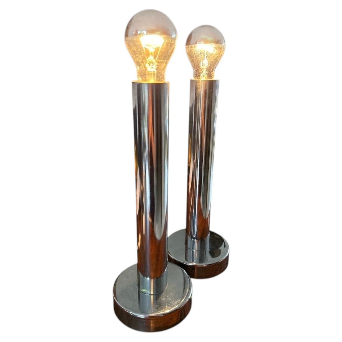 Ein Paar Tischlampen aus der Mitte des Jahrhunderts in Chrom, ca. 1965. im Angebot