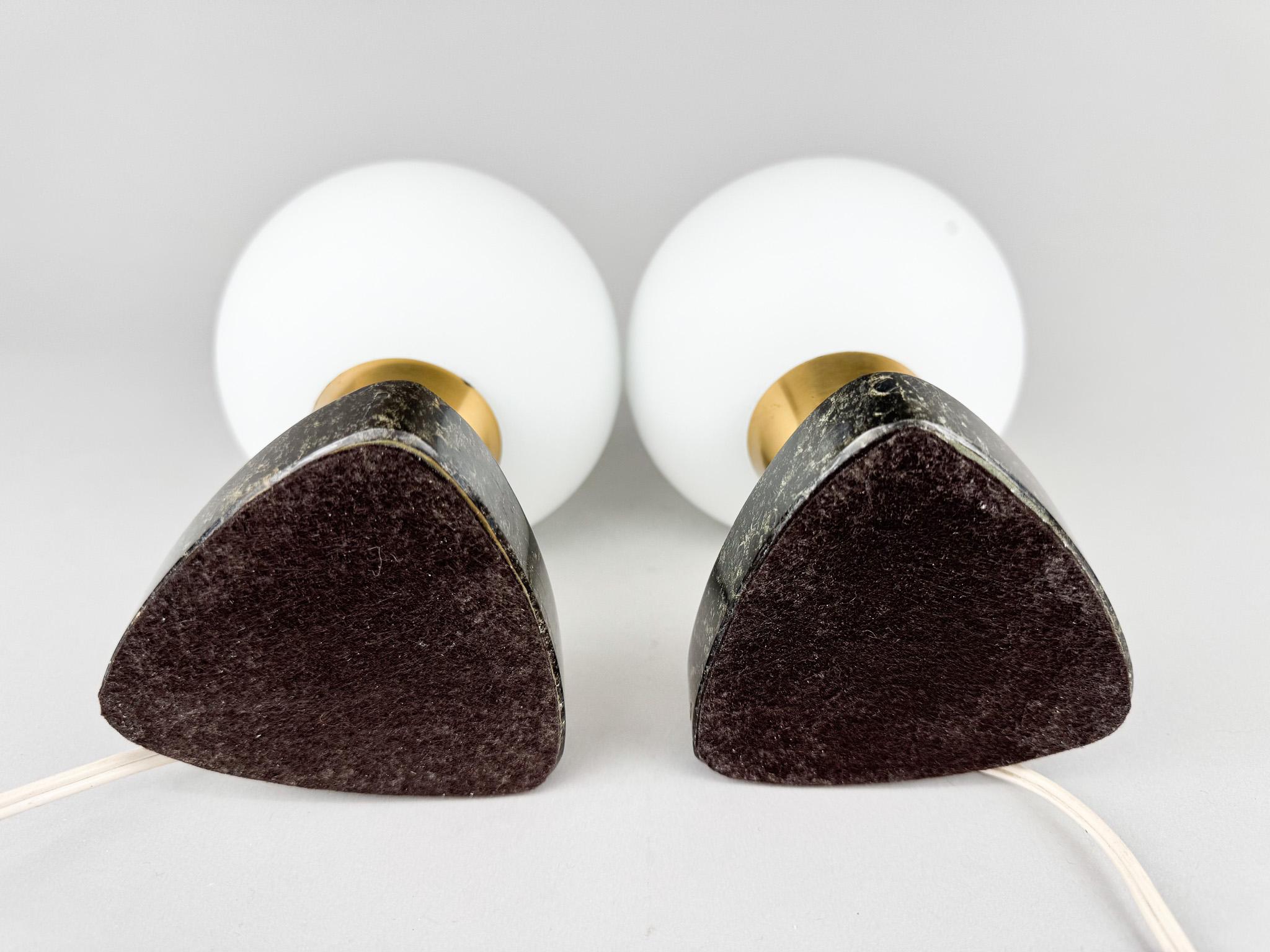 Paire de lampes de table ou de chevet du milieu du siècle dernier en vente 4