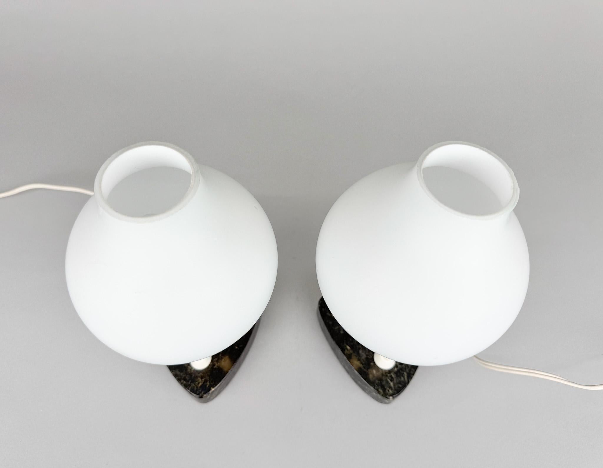 Paire de lampes de table ou de chevet du milieu du siècle dernier en vente 6
