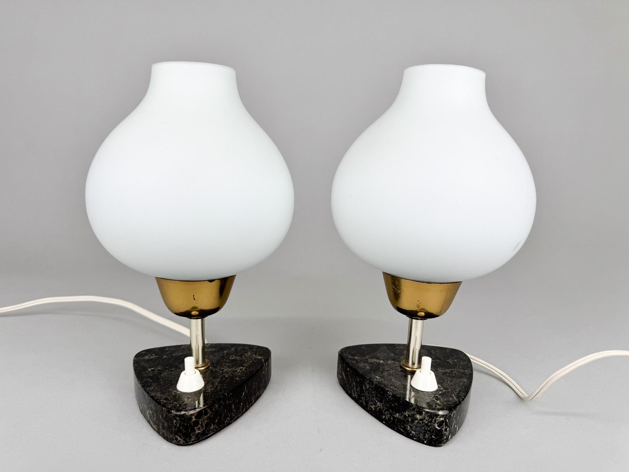 Allemand Paire de lampes de table ou de chevet du milieu du siècle dernier en vente
