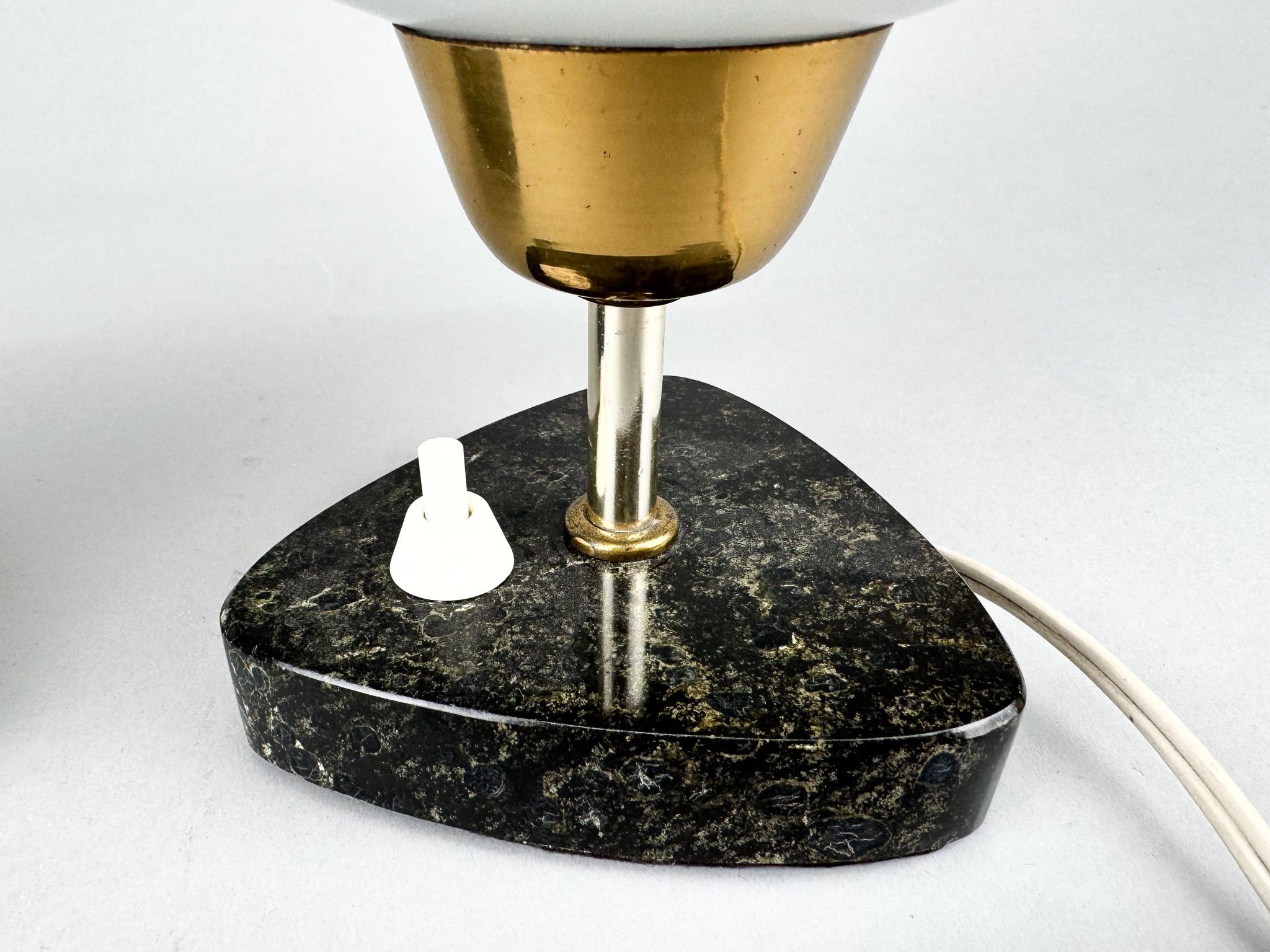 Paire de lampes de table ou de chevet du milieu du siècle dernier en vente 1
