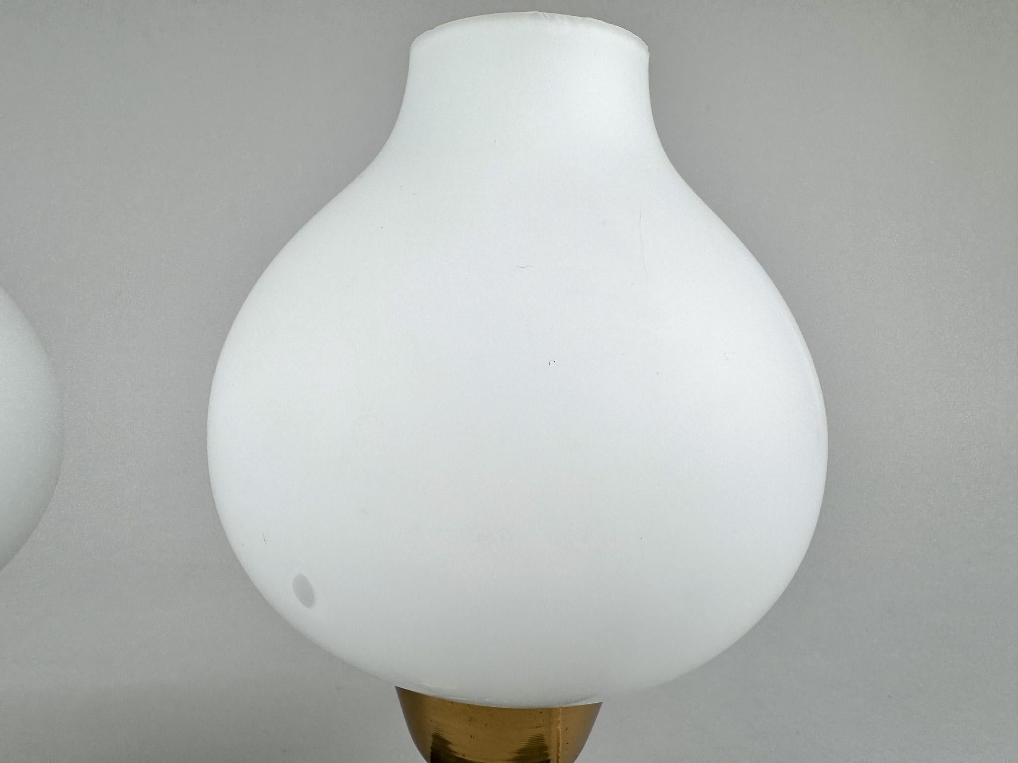 Paire de lampes de table ou de chevet du milieu du siècle dernier en vente 2