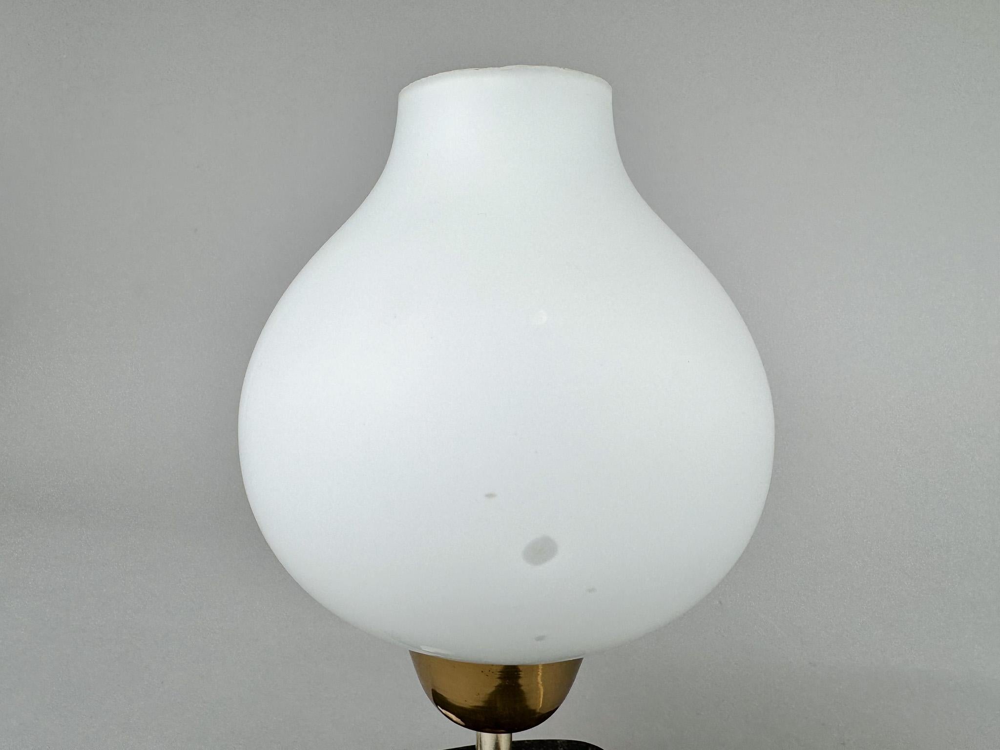 Paire de lampes de table ou de chevet du milieu du siècle dernier en vente 3