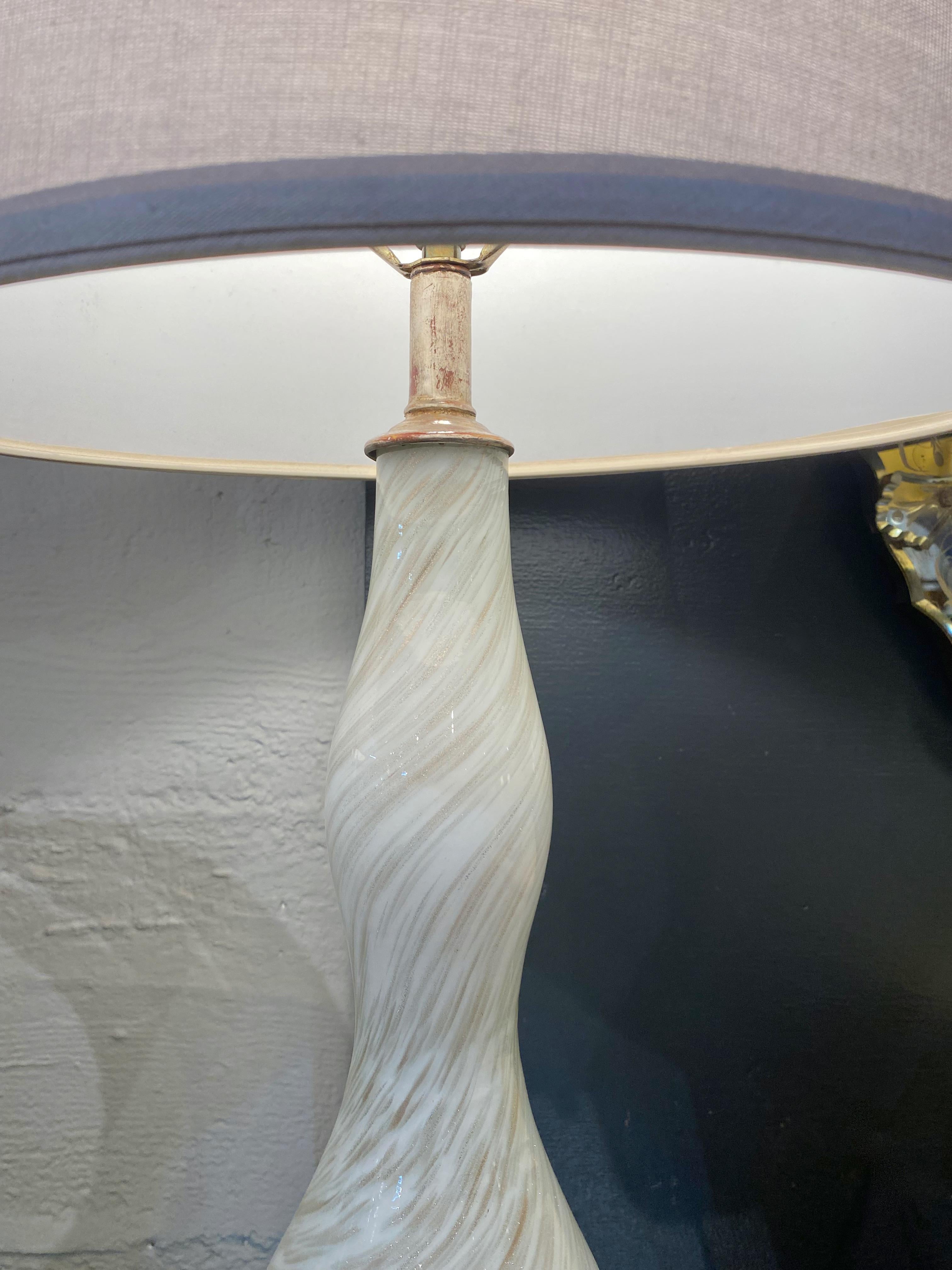 Paire de grandes lampes de Murano du milieu du siècle dernier en vente 5