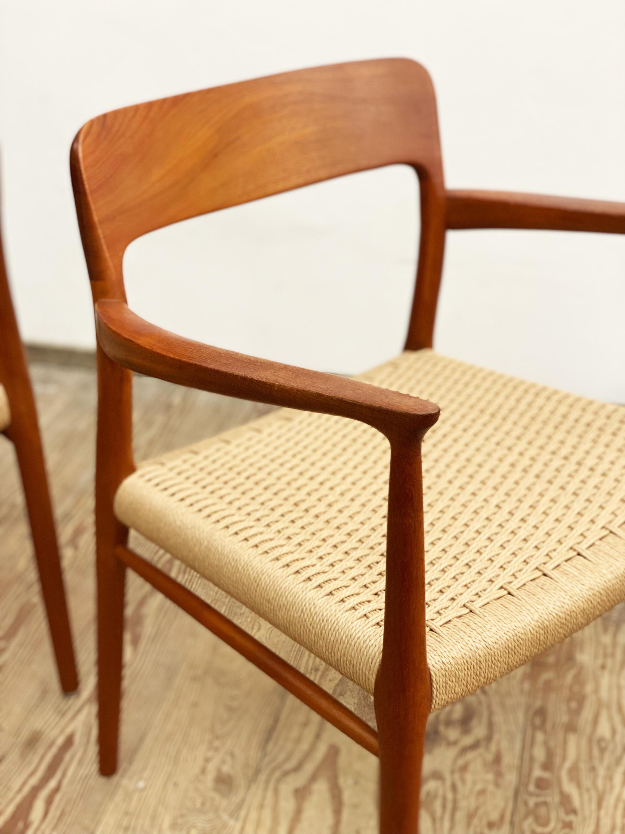 Pair of Mid-Century Teak Dining Chairs #56 by Niels O. Møller for J. L. Moller In Good Condition For Sale In München, Bavaria