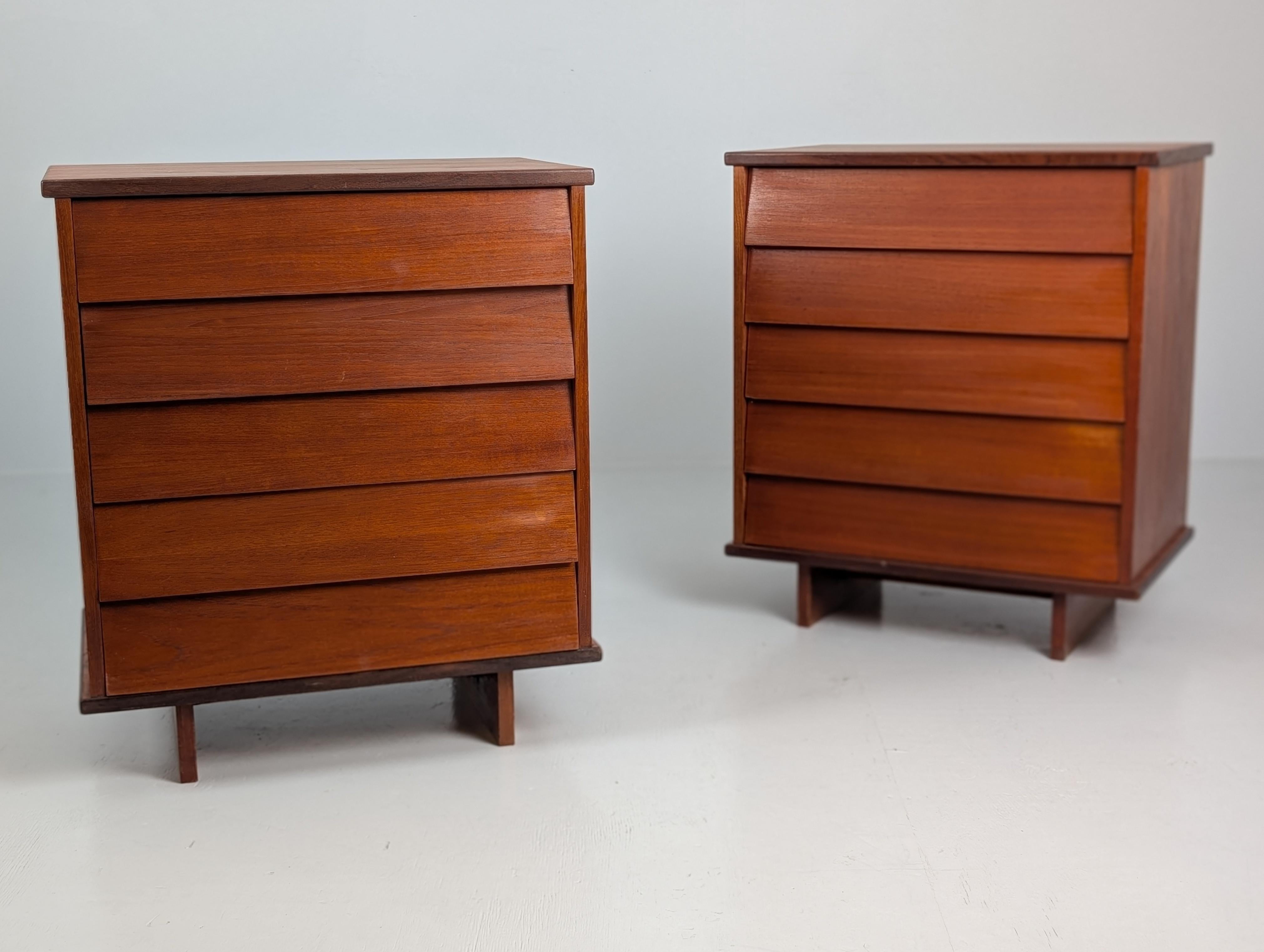 Coppia di cassettiere in teak di metà secolo, Ilmari Tapiovaara per Asko, anni '50 in vendita 5