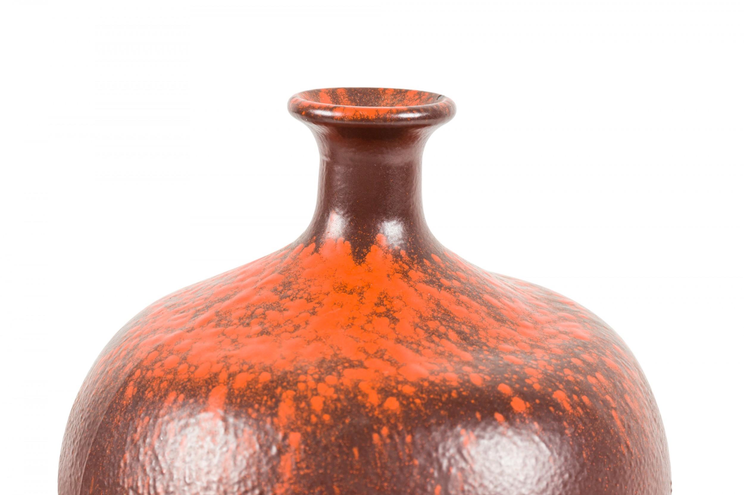 Pair of Mid-Century Textured Brown and Orange Speckled Glazed Ceramic Vase In Good Condition For Sale In New York, NY