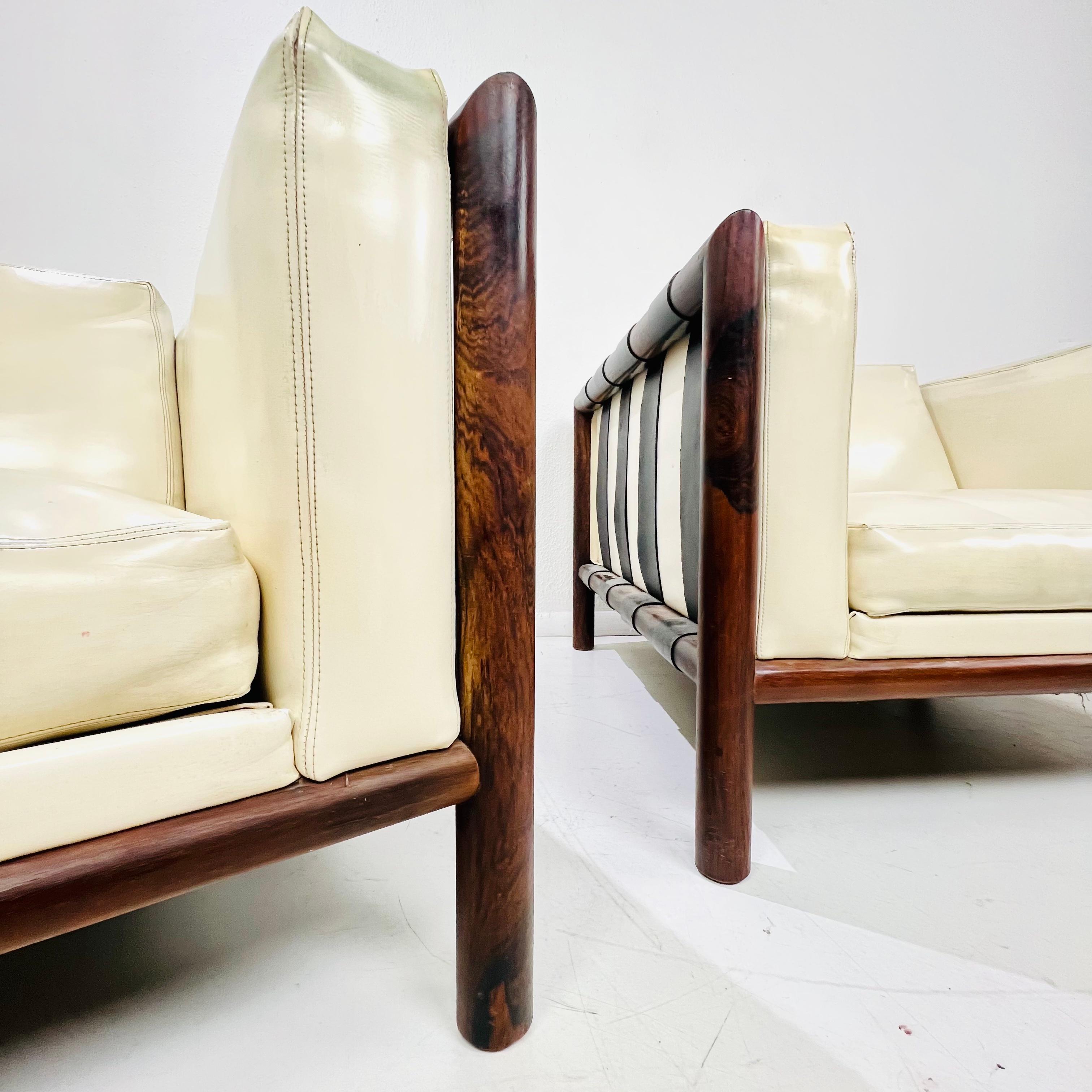 Paire de chaises longues en bois de rose et Naugahyde du milieu du siècle de Thayer Coggin en vente 4