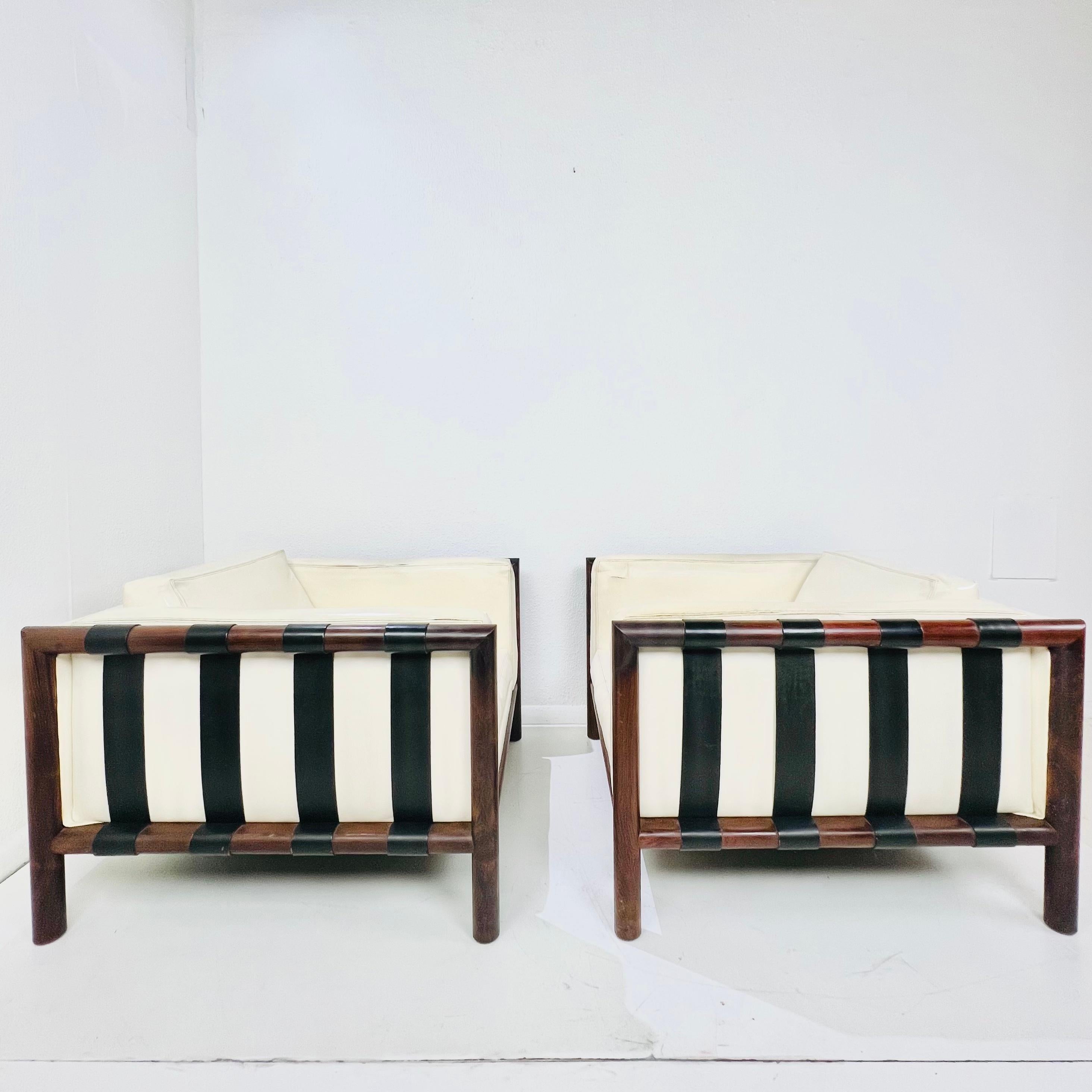 Paire de chaises longues en bois de rose et Naugahyde du milieu du siècle de Thayer Coggin en vente 5