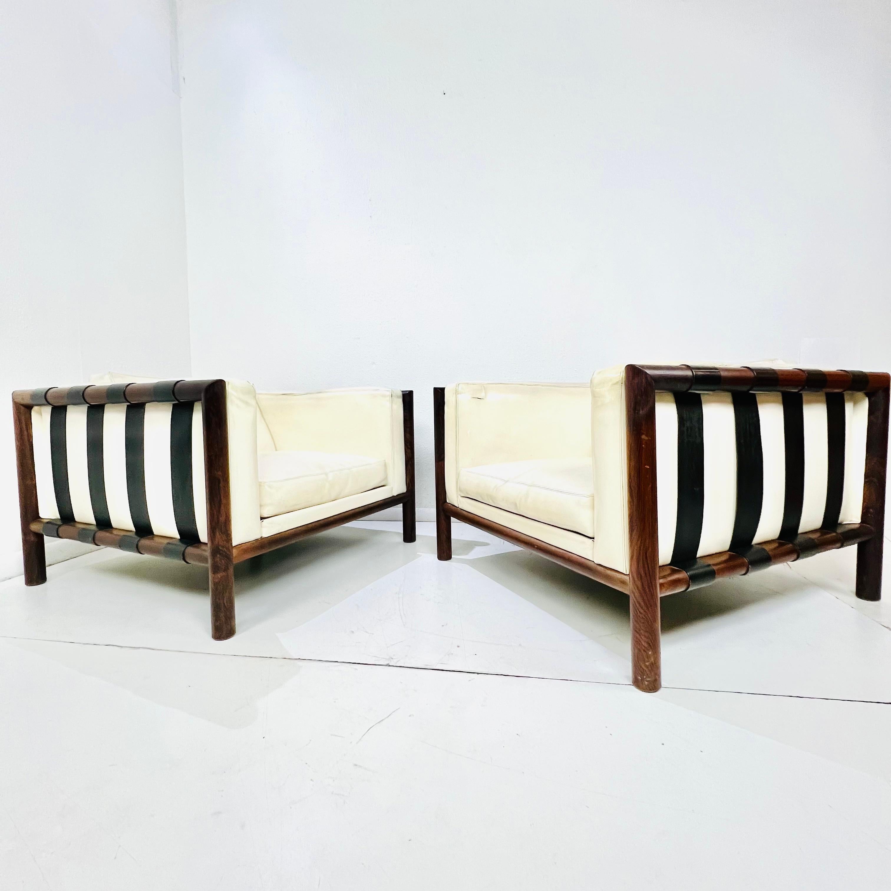 Paire de chaises longues en bois de rose et Naugahyde du milieu du siècle de Thayer Coggin en vente 8