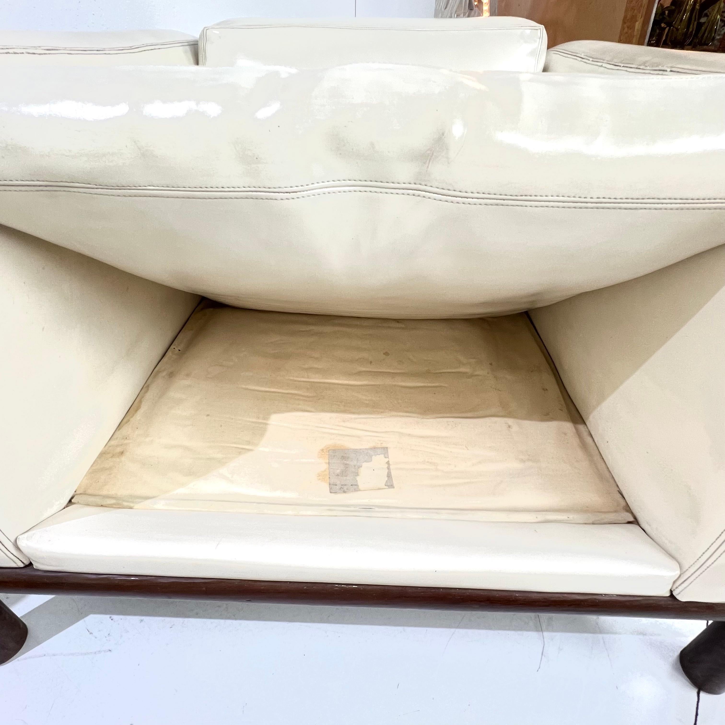Paire de chaises longues en bois de rose et Naugahyde du milieu du siècle de Thayer Coggin en vente 10