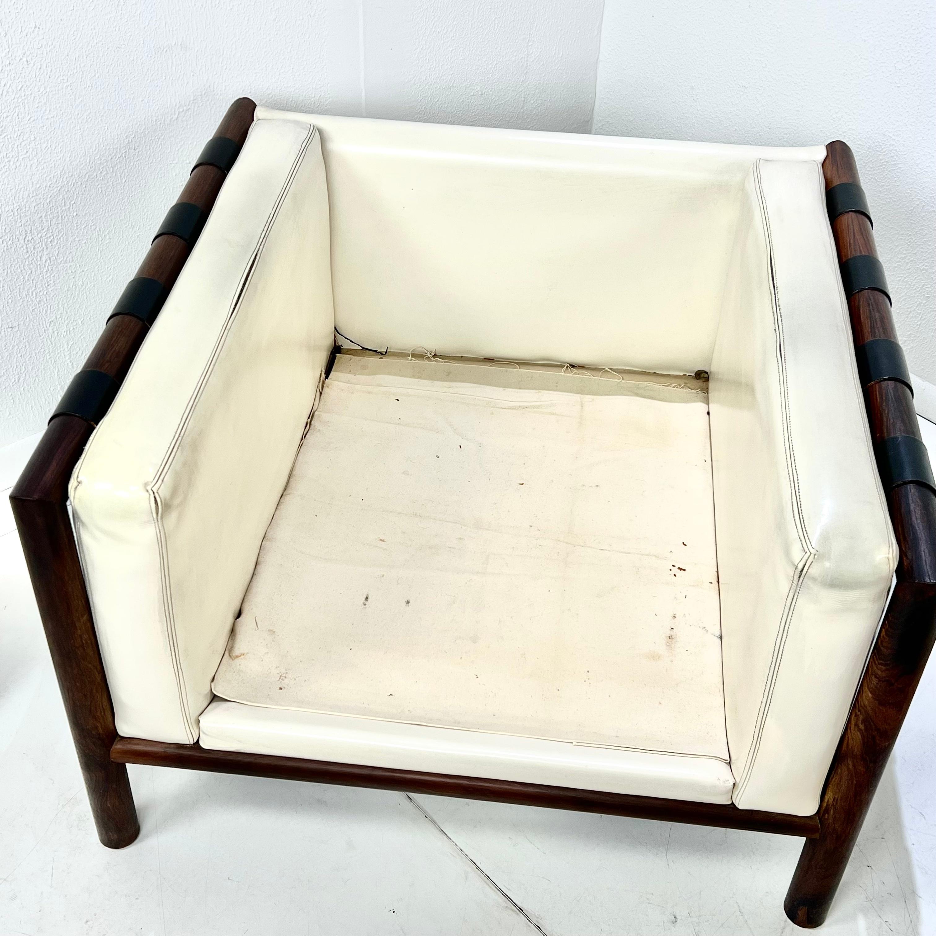 Paire de chaises longues en bois de rose et Naugahyde du milieu du siècle de Thayer Coggin en vente 12