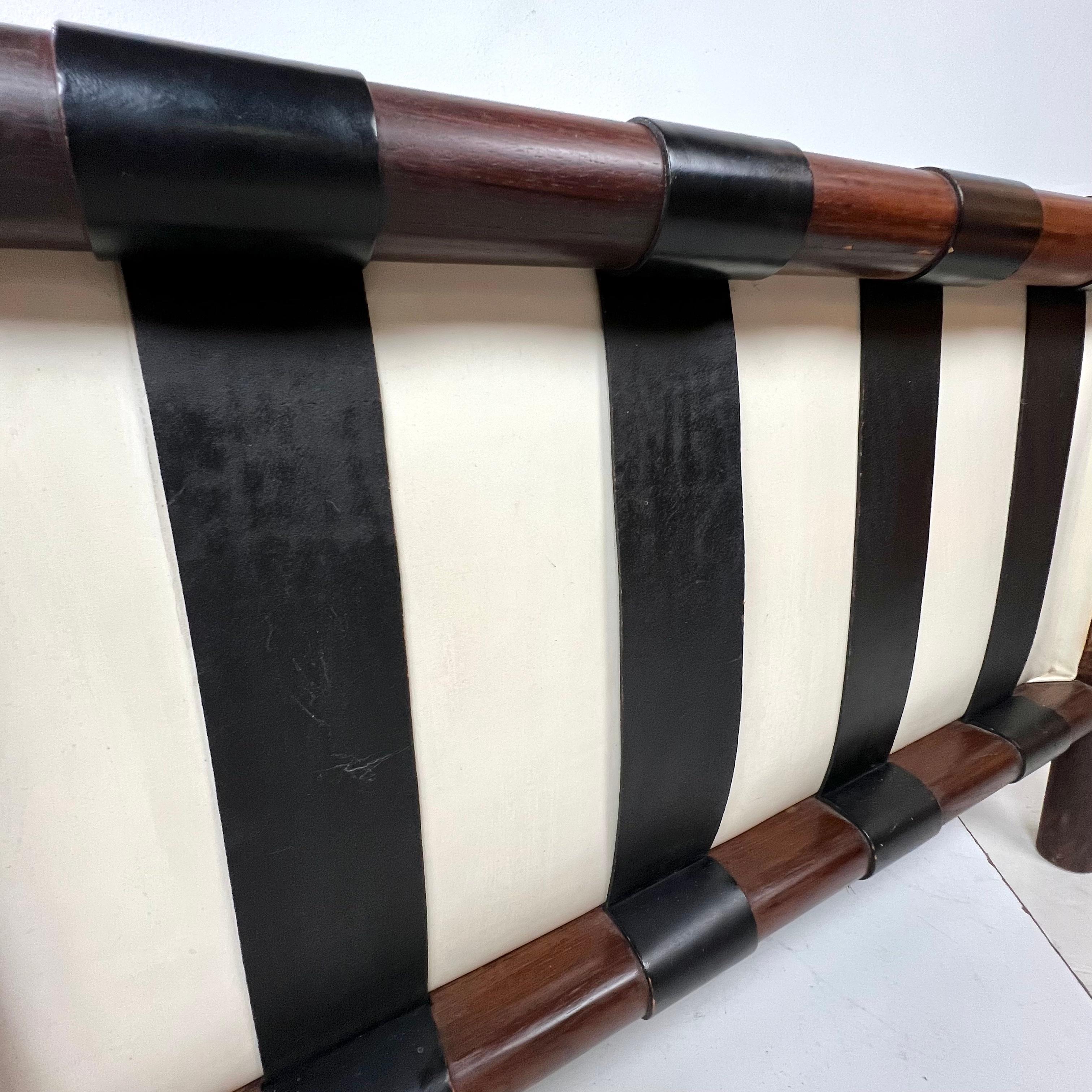 Paire de chaises longues en bois de rose et Naugahyde du milieu du siècle de Thayer Coggin en vente 13