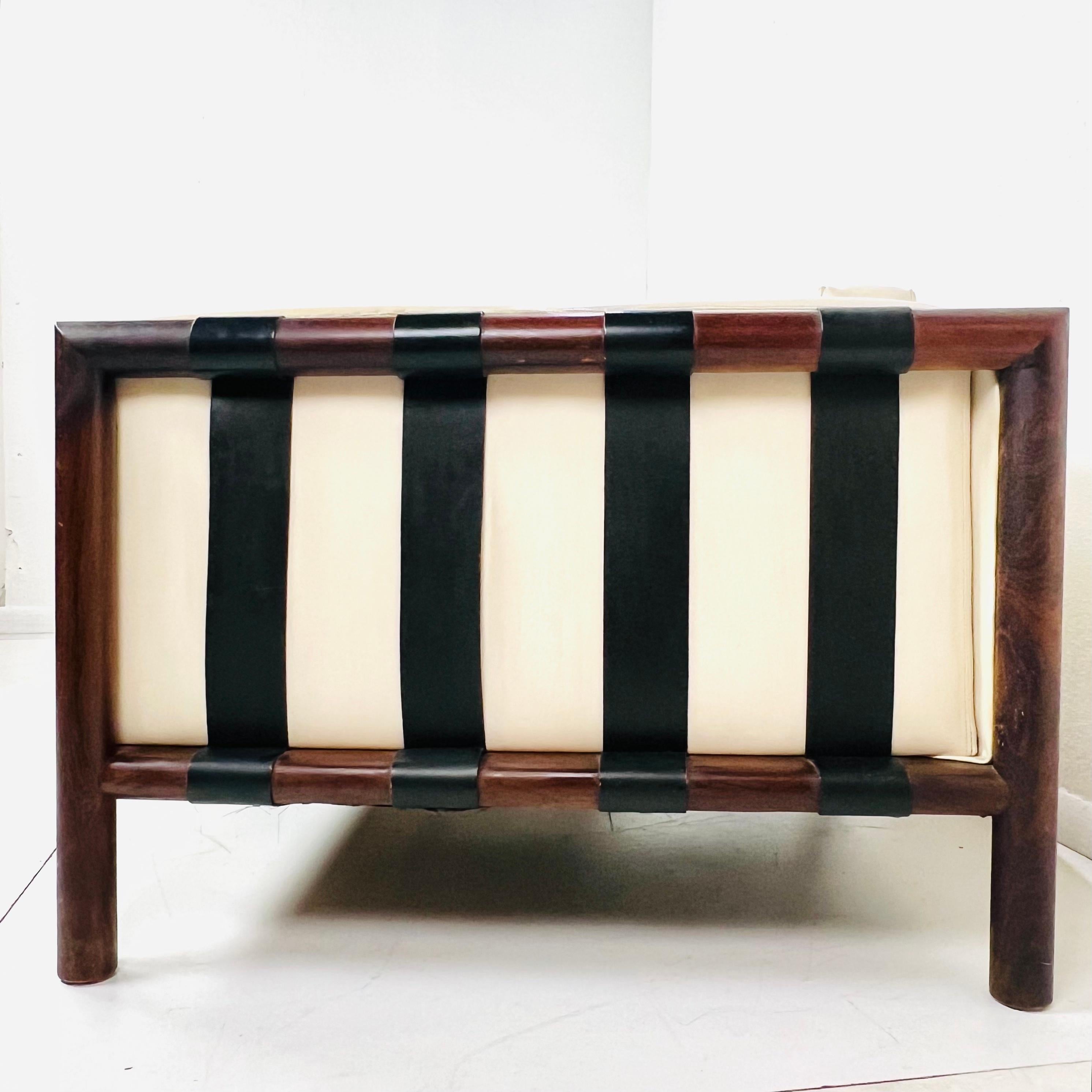 Milieu du XXe siècle Paire de chaises longues en bois de rose et Naugahyde du milieu du siècle de Thayer Coggin en vente