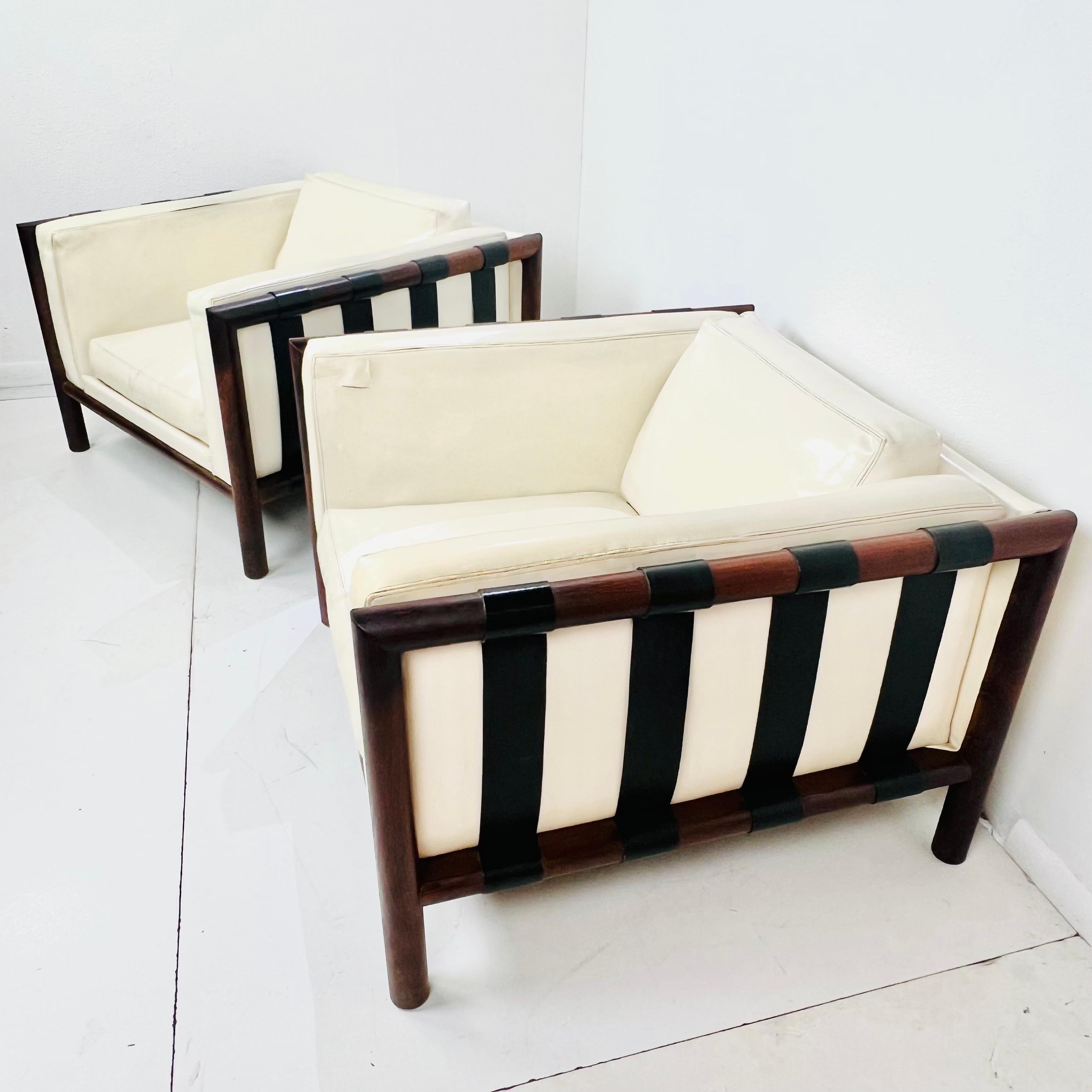 Cuir Paire de chaises longues en bois de rose et Naugahyde du milieu du siècle de Thayer Coggin en vente
