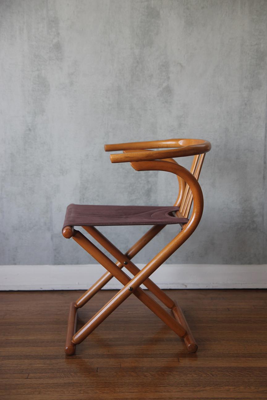 Coppia di sedie pieghevoli in stile Thonet della metà del secolo scorso in legno bentonico In condizioni buone in vendita a Los Angeles, CA