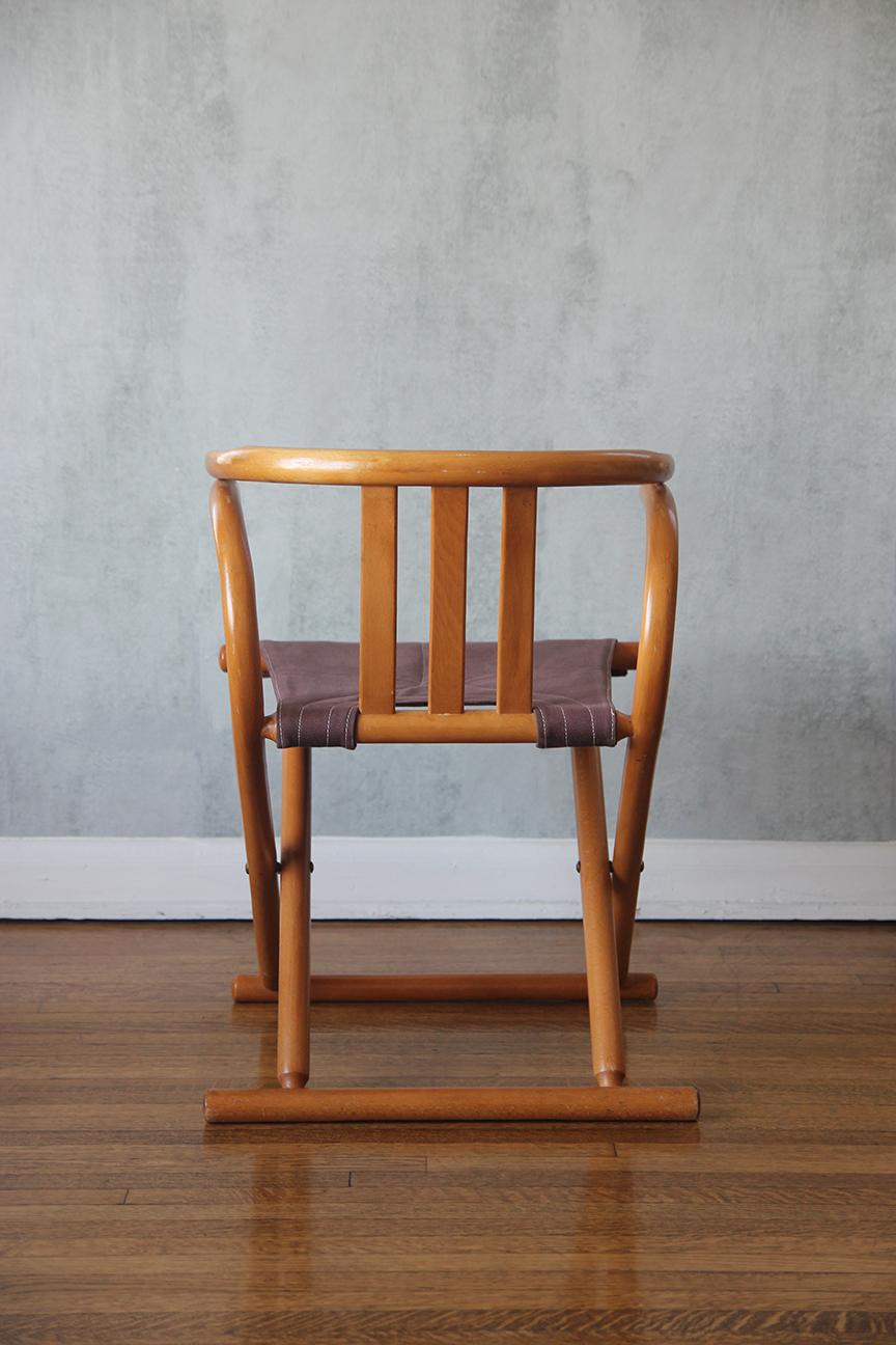 Metà XX secolo Coppia di sedie pieghevoli in stile Thonet della metà del secolo scorso in legno bentonico in vendita