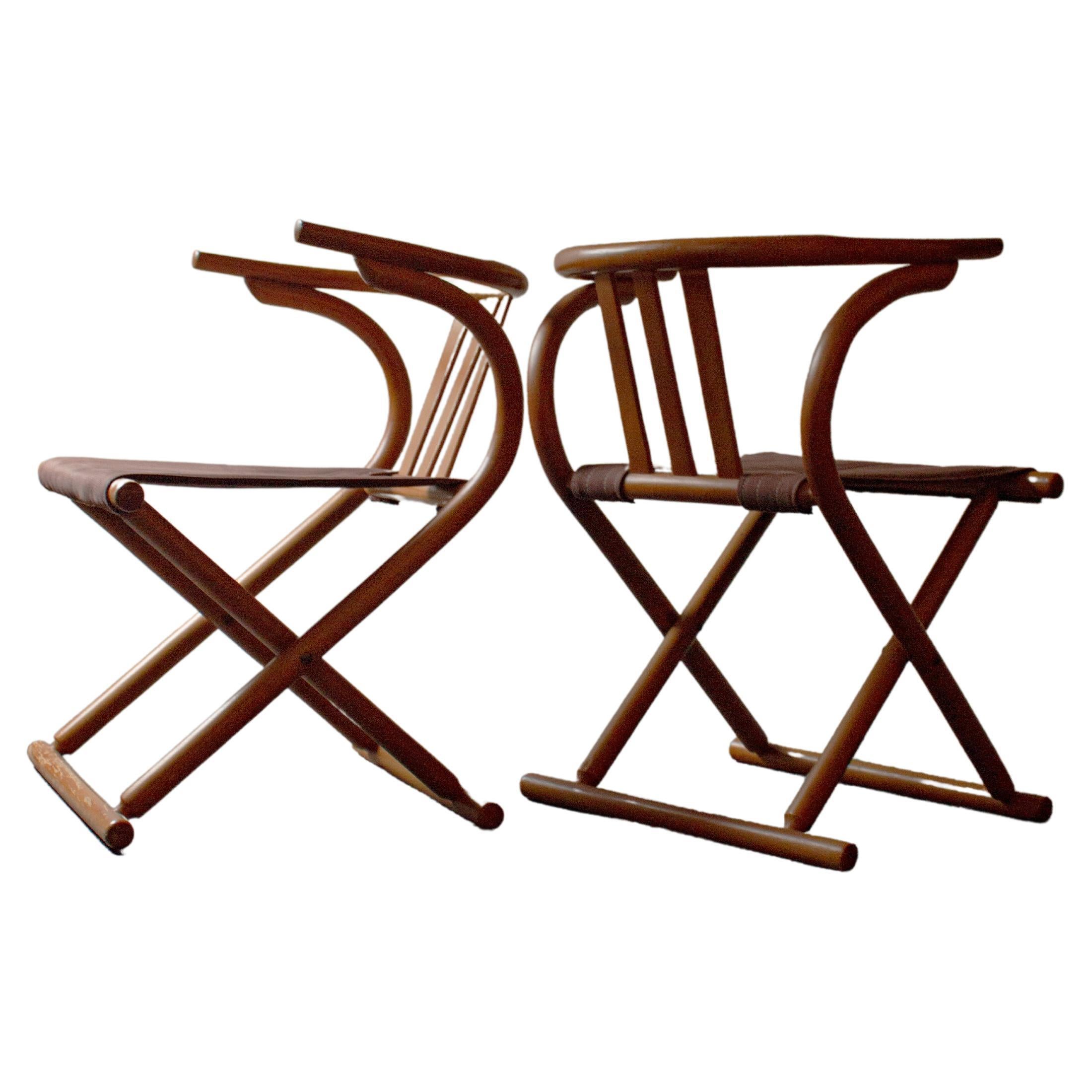 Paire de chaises pliantes en bois cintré de style Thonet du milieu du siècle dernier