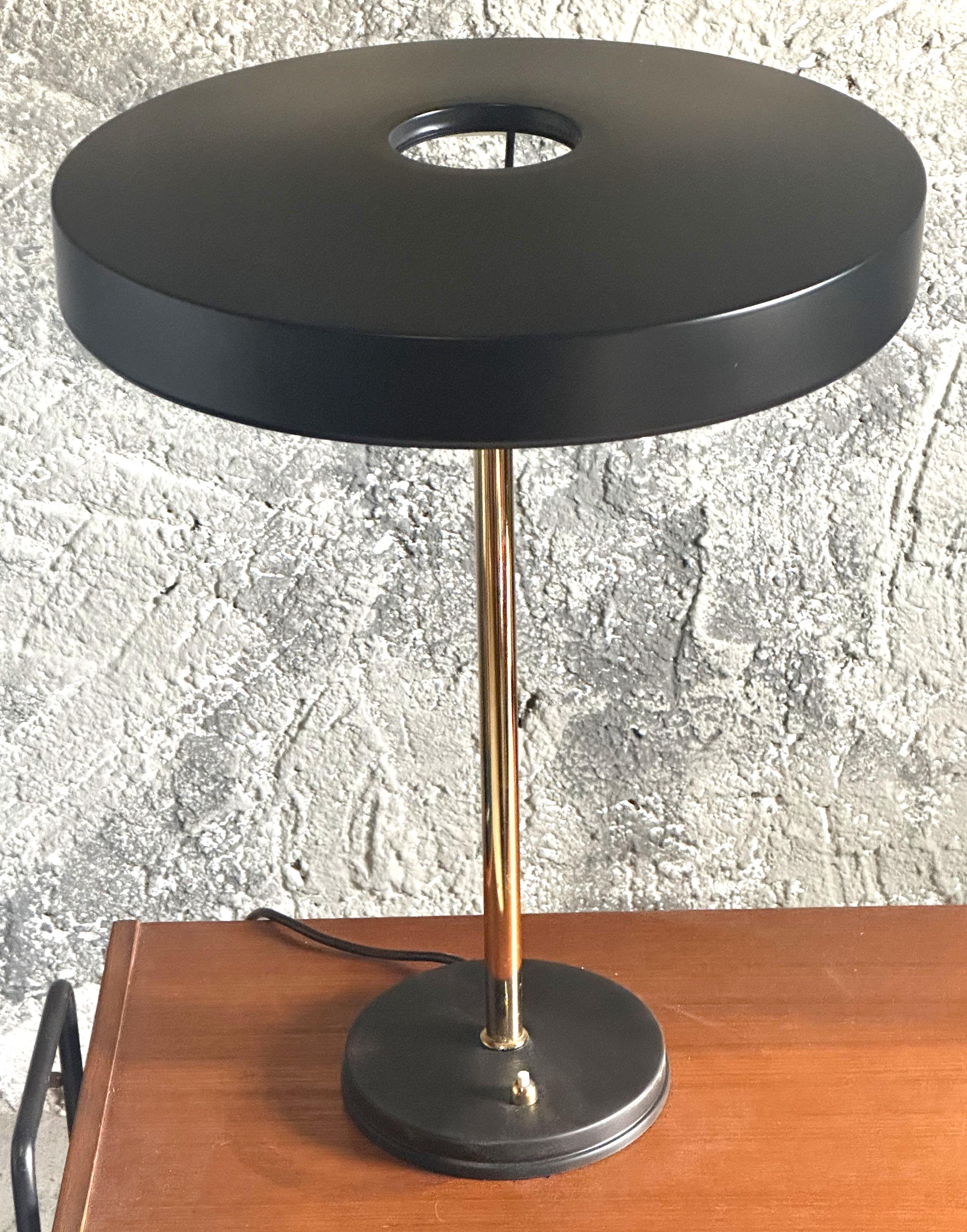 Paar Timor-Schreibtischlampen von Louis Kalff aus der Jahrhundertmitte, 1950 im Angebot 8
