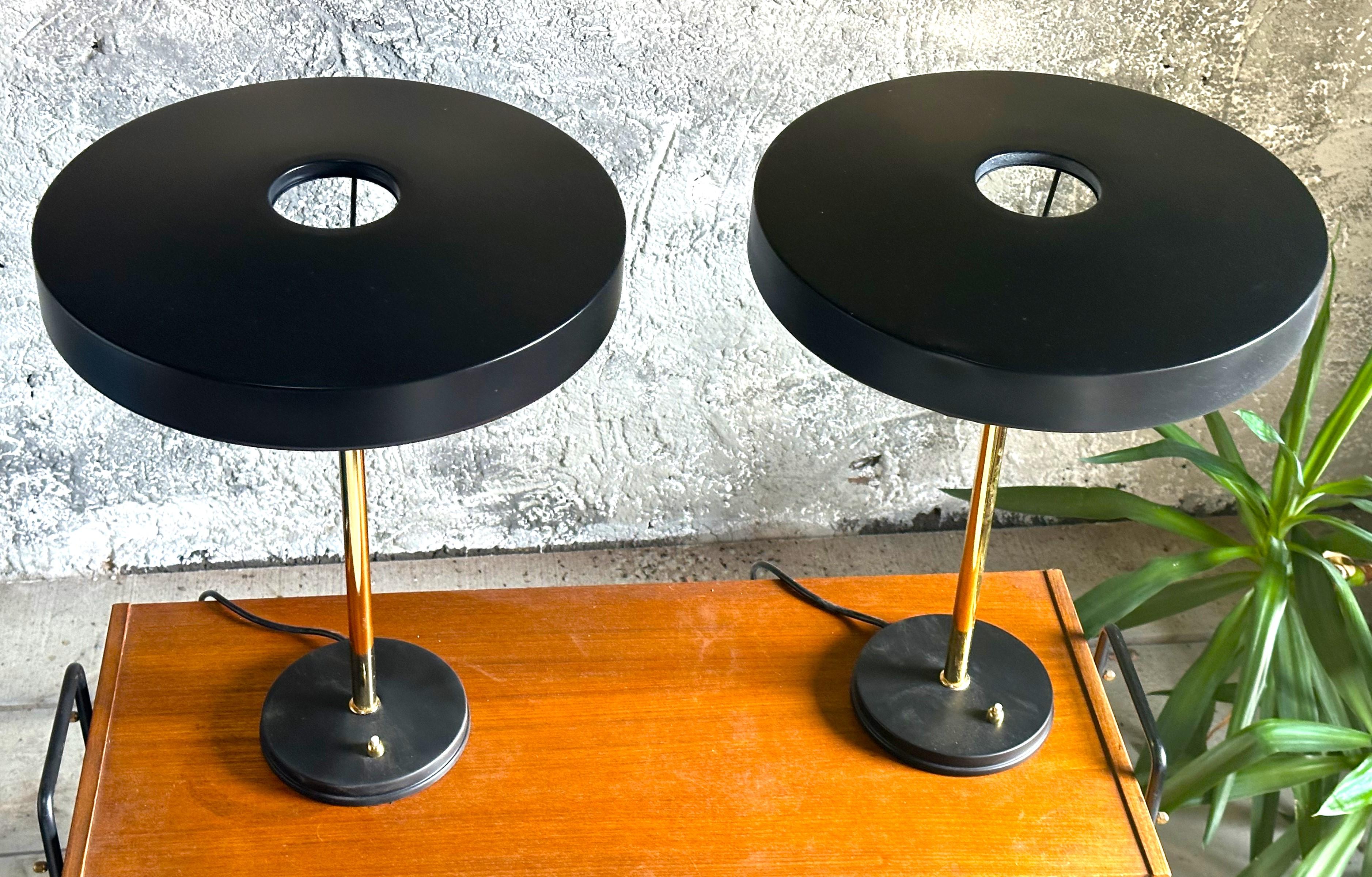 Paar Timor-Schreibtischlampen von Louis Kalff aus der Jahrhundertmitte, 1950 im Angebot 11