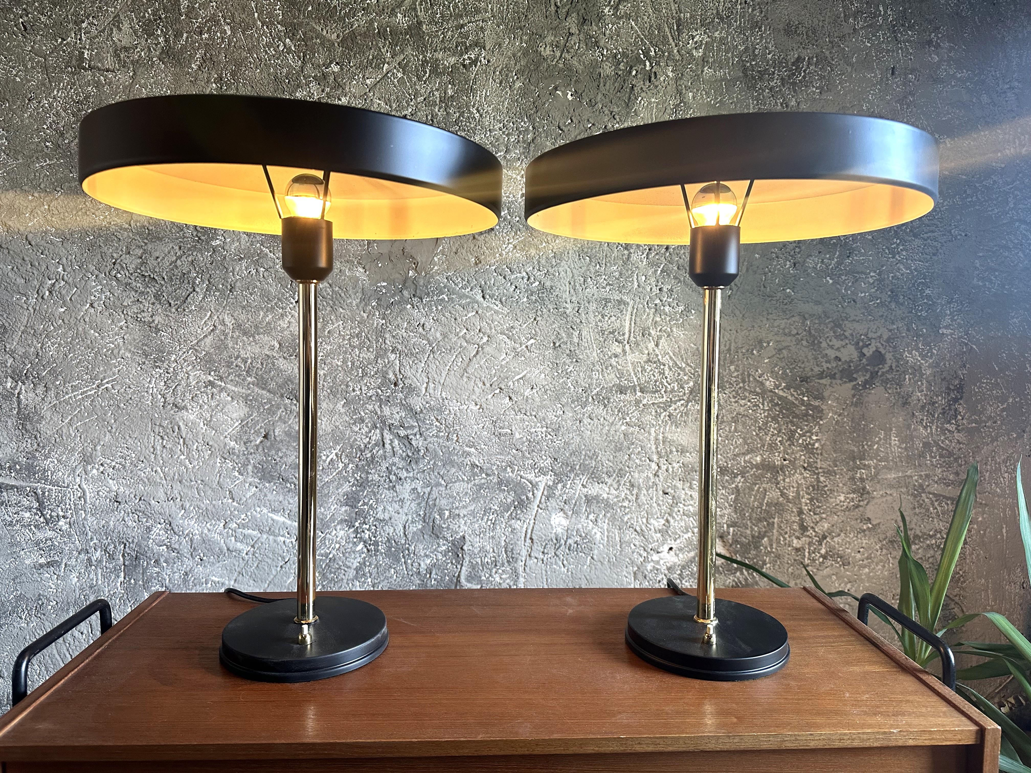 Paar Timor-Schreibtischlampen von Louis Kalff aus der Jahrhundertmitte, 1950 im Zustand „Gut“ im Angebot in Saarbruecken, DE