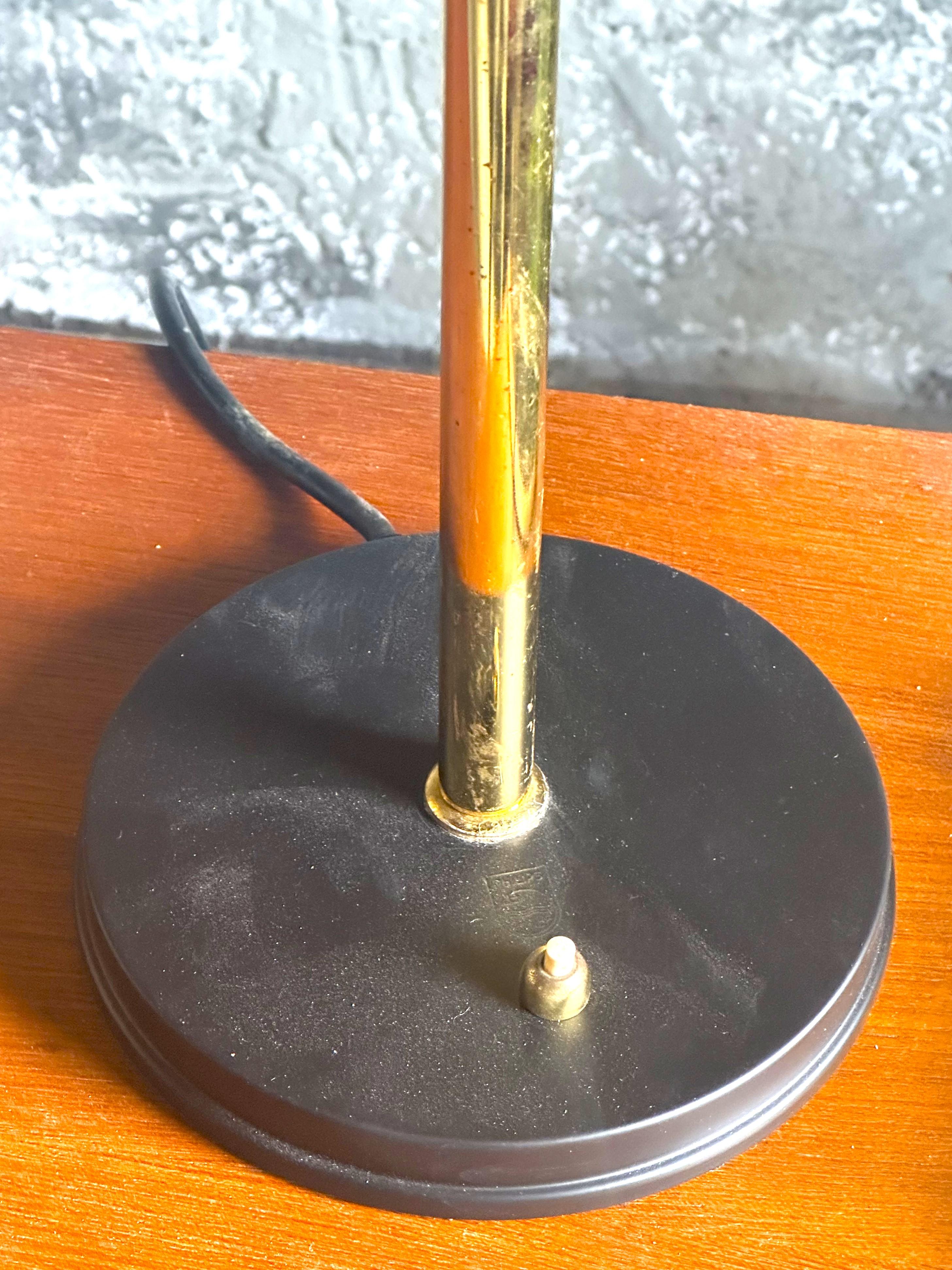 Paar Timor-Schreibtischlampen von Louis Kalff aus der Jahrhundertmitte, 1950 (Mitte des 20. Jahrhunderts) im Angebot