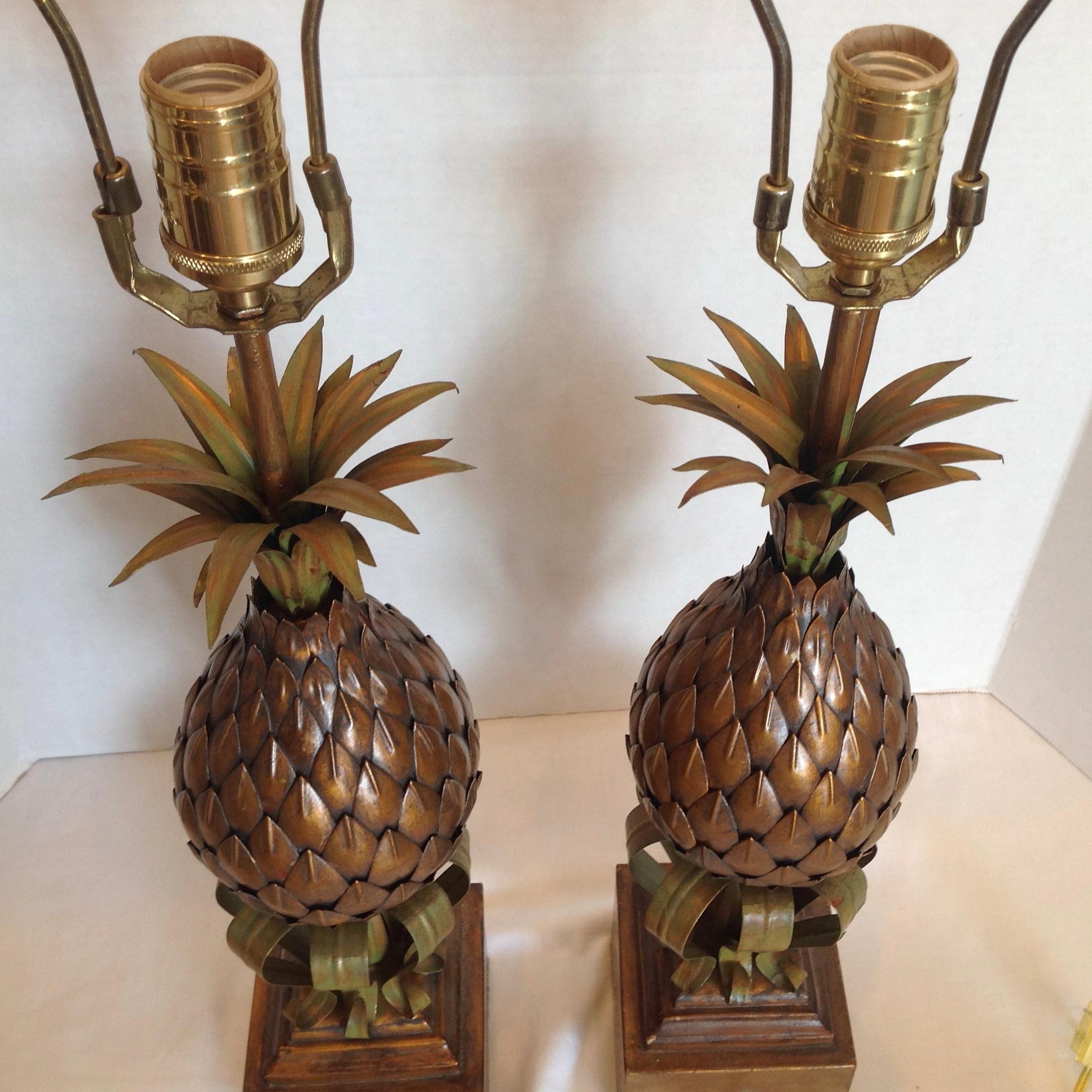 Pair of Midcentury Tole Pineapple Lamps For Sale 2