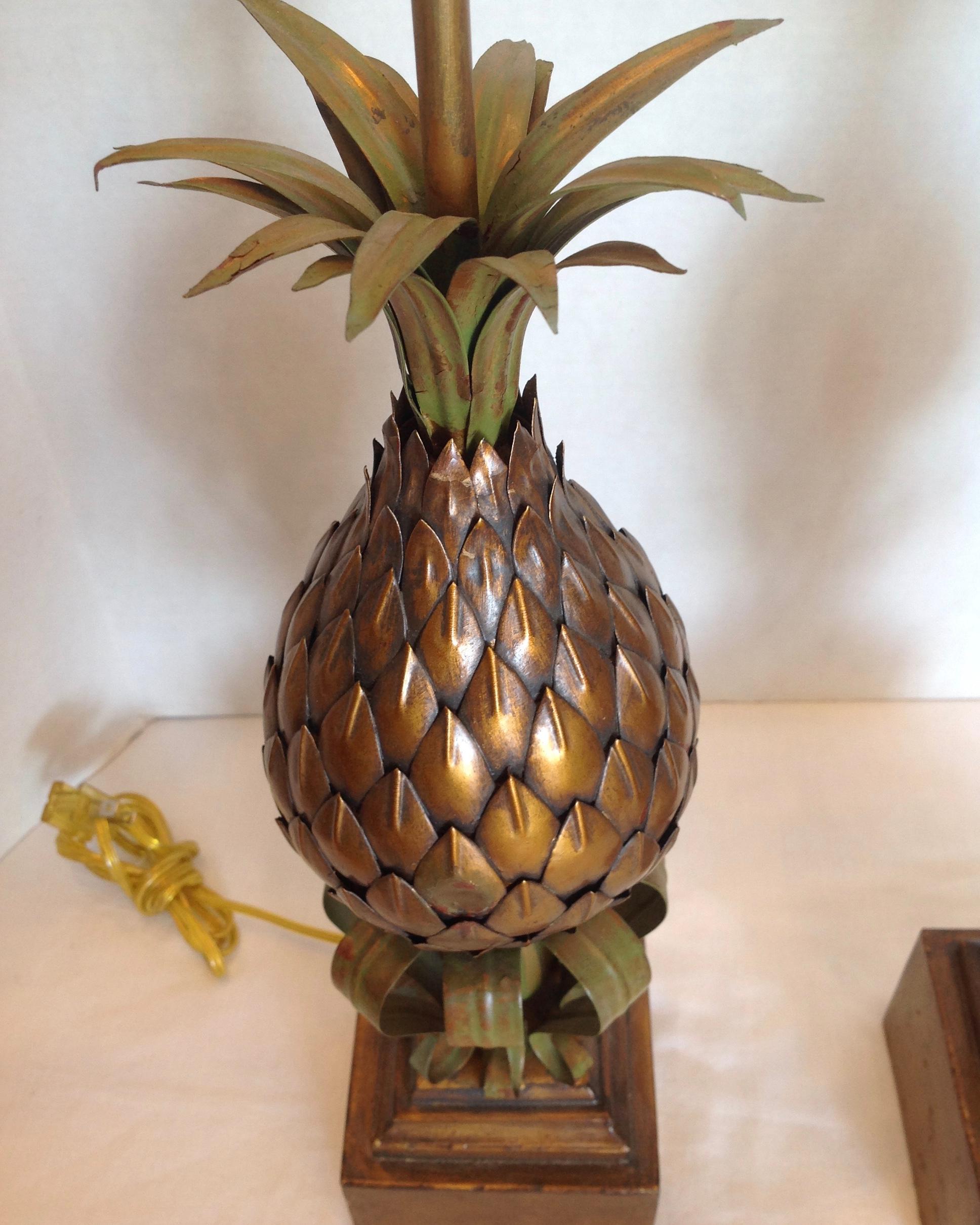 Pair of Midcentury Tole Pineapple Lamps For Sale 3