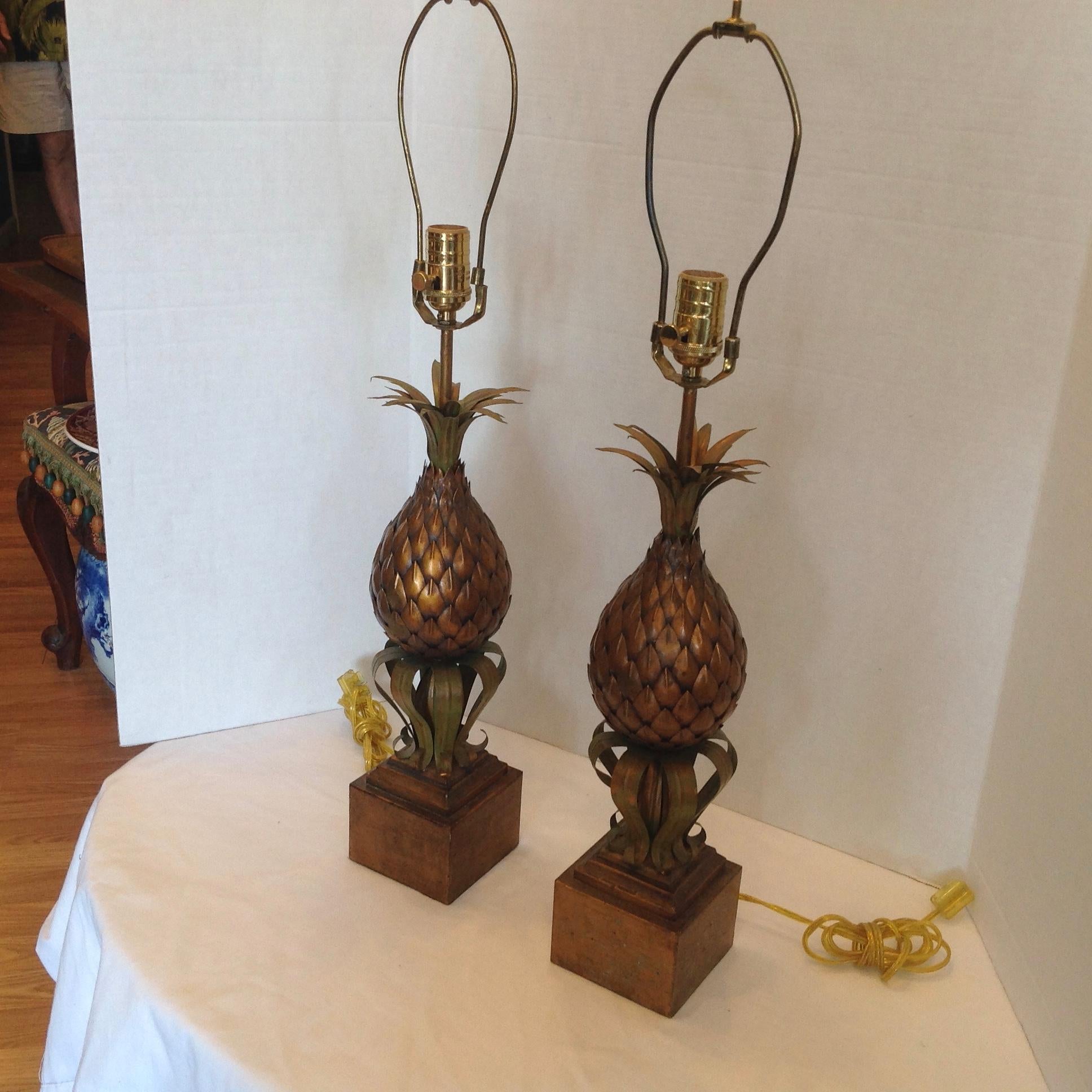 Mid-Century Modern Paire de lampes ananas Tole du milieu du siècle en vente