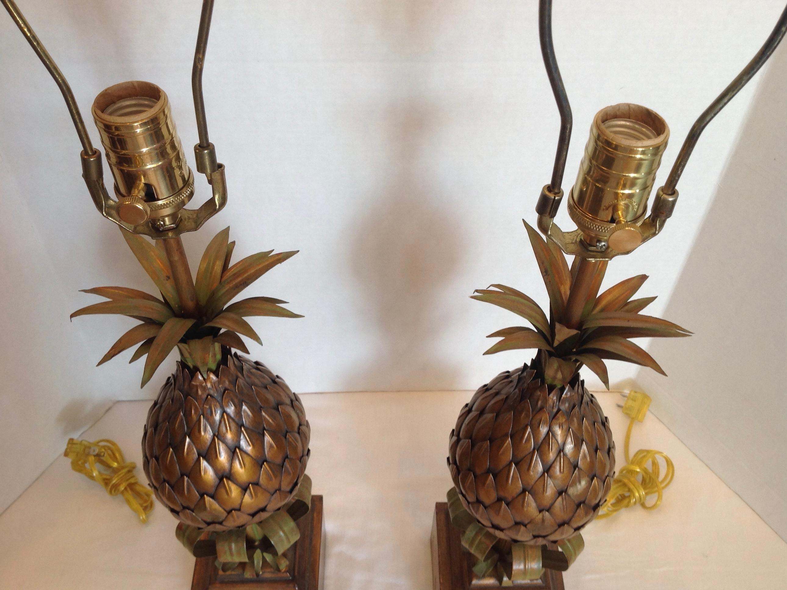 Pair of Midcentury Tole Pineapple Lamps For Sale 1