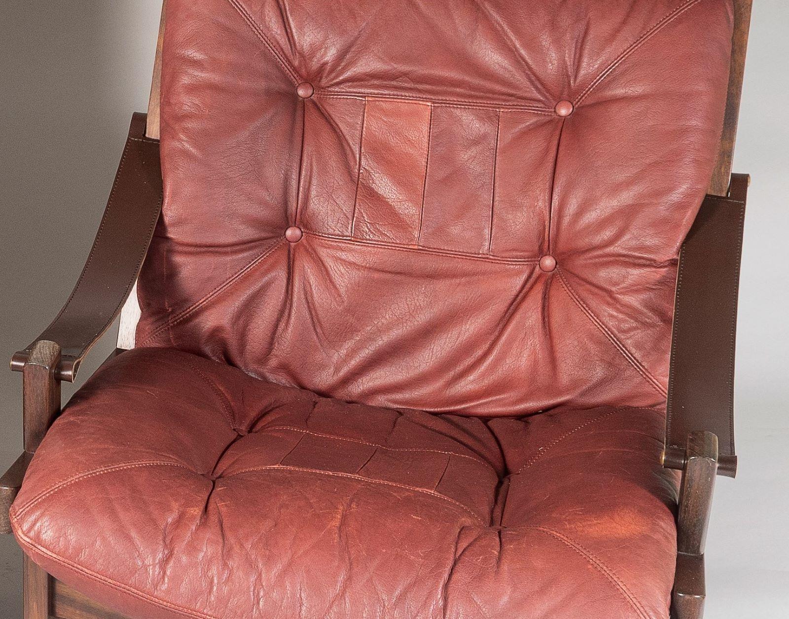 Cuir Paire de chaises longues en cuir à dossier haut Torbjørn Afdal du milieu du siècle dernier en vente