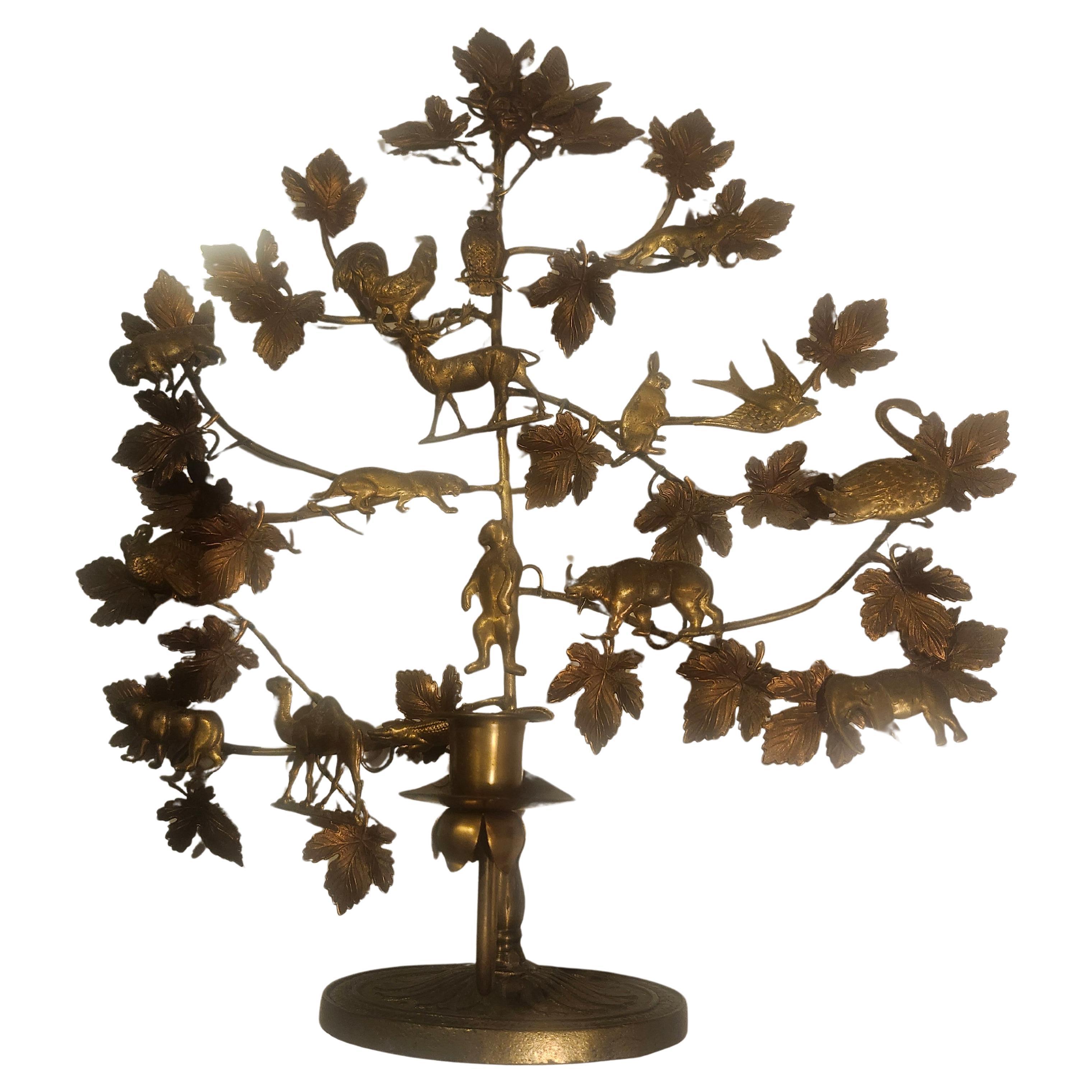 Coppia di candelabri in ottone dell'Albero della Vita della metà del secolo scorso con cigno, ippopotamo, leone e alligatore in vendita 3