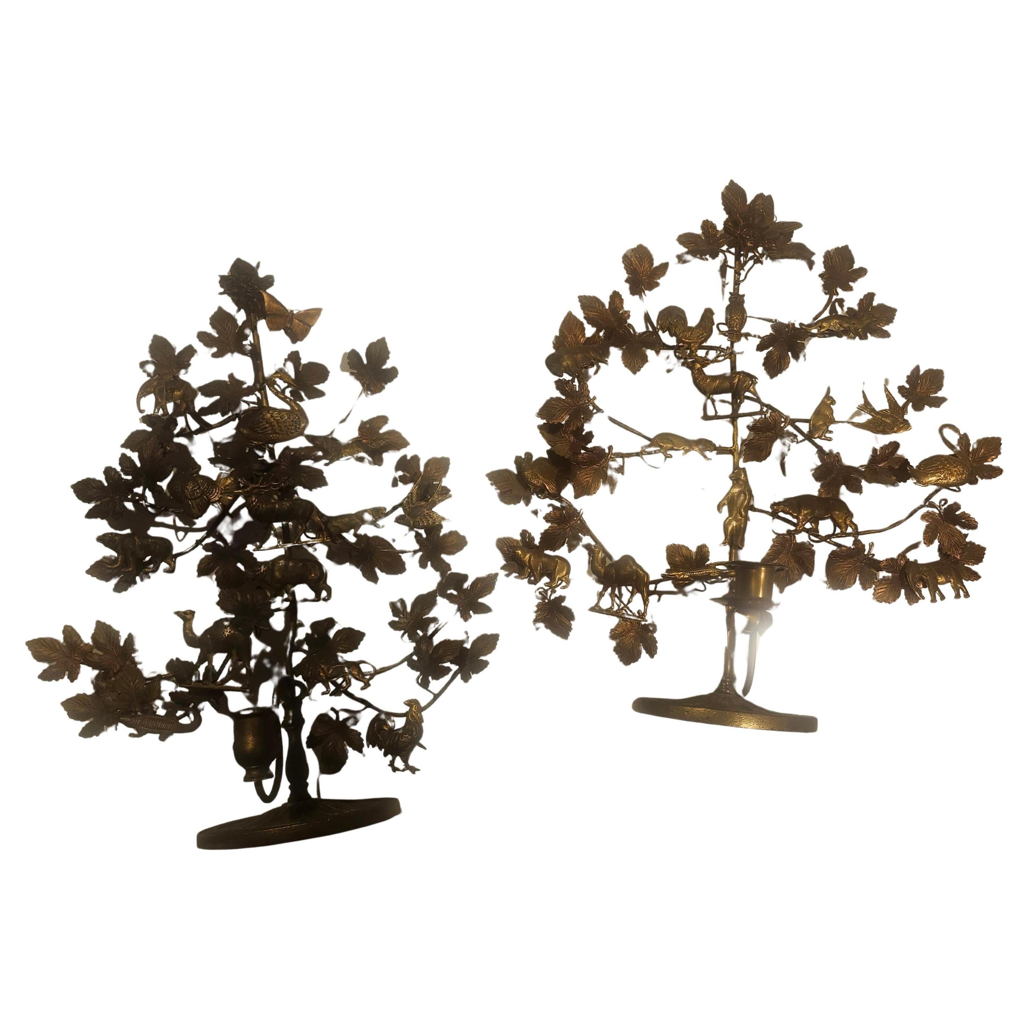 Coppia di candelabri in ottone dell'Albero della Vita della metà del secolo scorso con cigno, ippopotamo, leone e alligatore in vendita 4