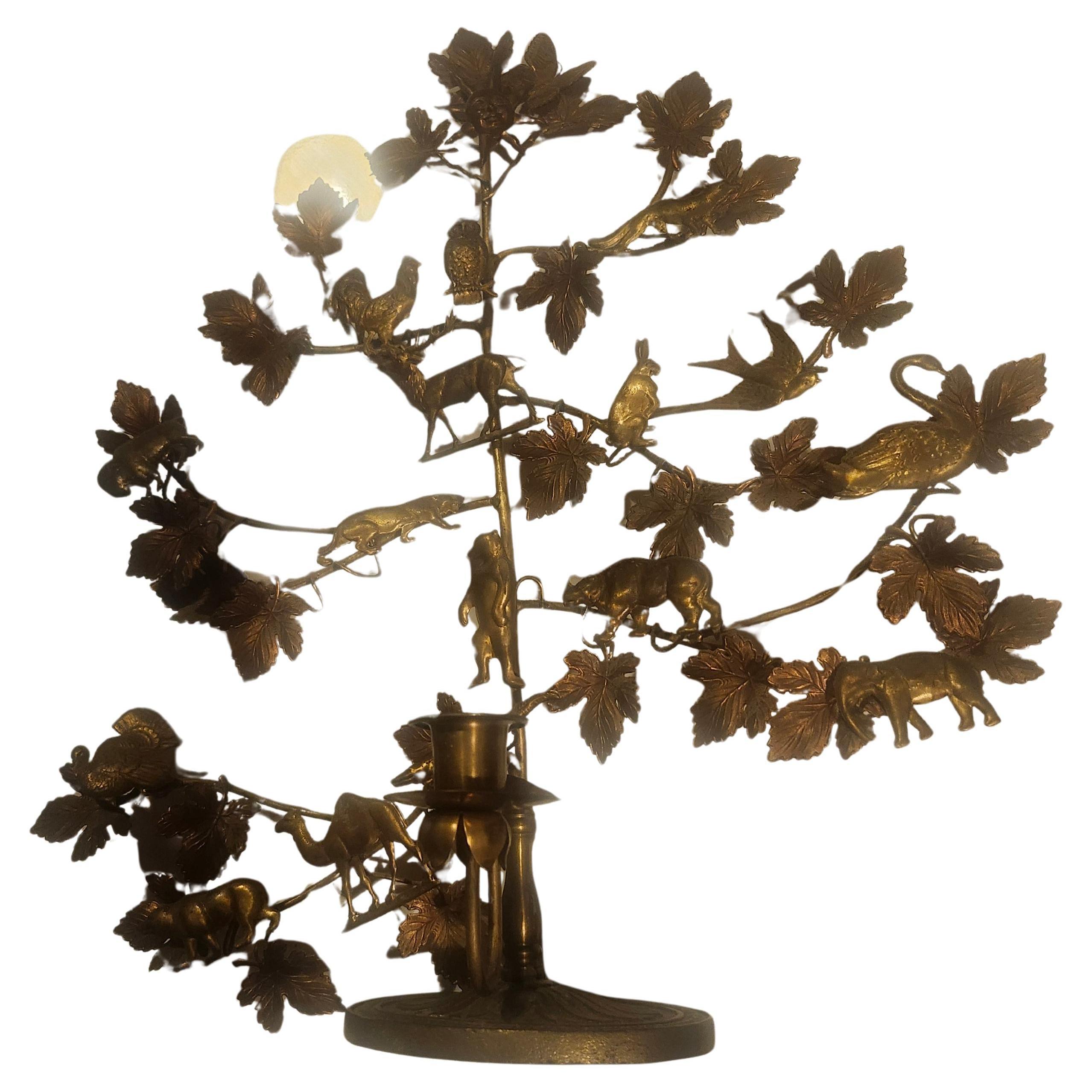 Coppia di candelabri in ottone dell'Albero della Vita della metà del secolo scorso con cigno, ippopotamo, leone e alligatore in vendita 1