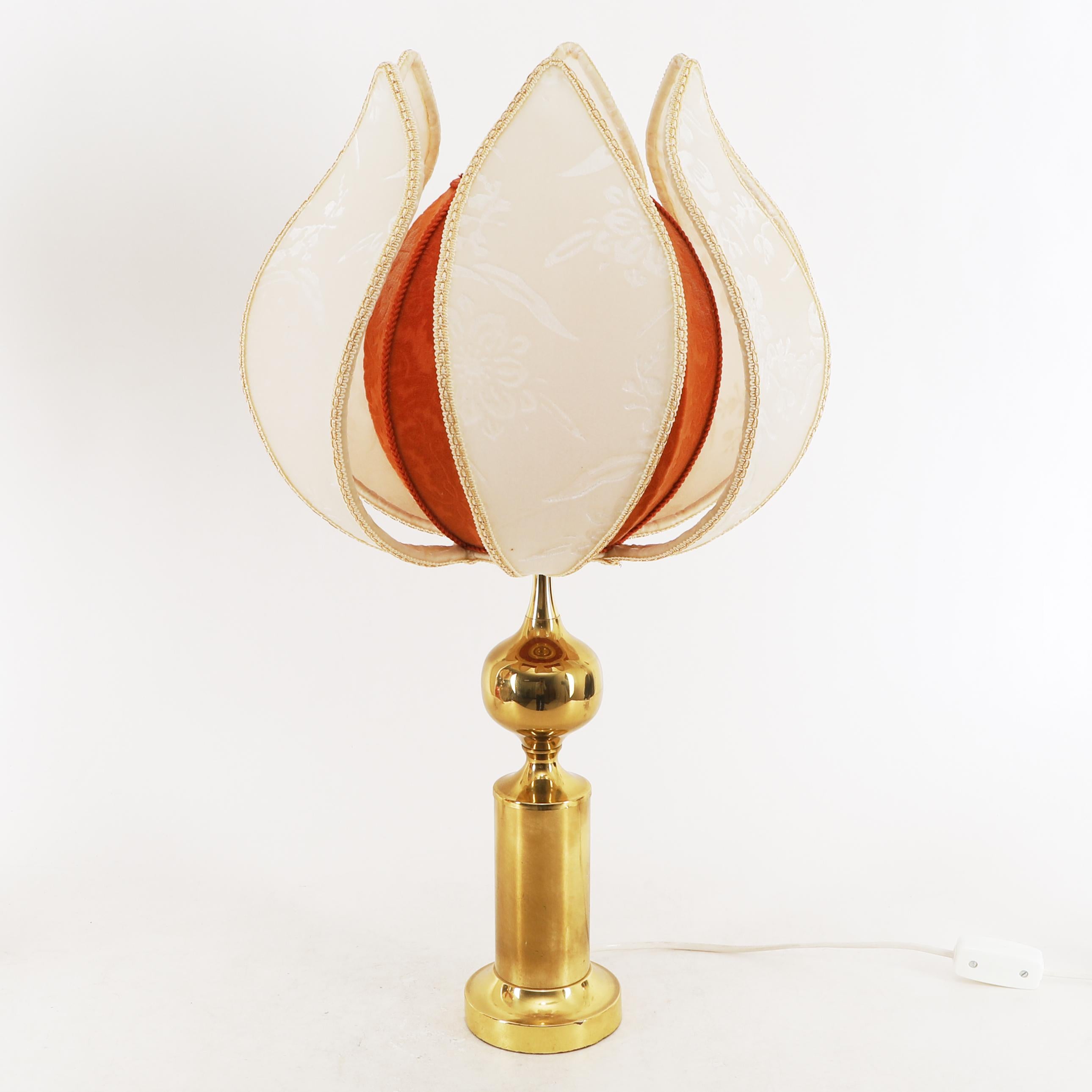 Pair of mid century table lamps. Lampshade fabric in the shape of tulip
European plug. Super fun, and unusual. Shades in great vintage condition!