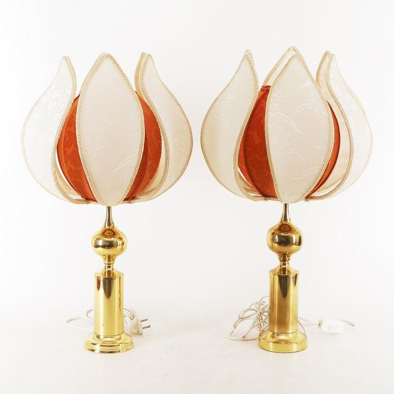 Européen Paire de lampes de table en forme de tulipe du milieu du siècle dernier en vente