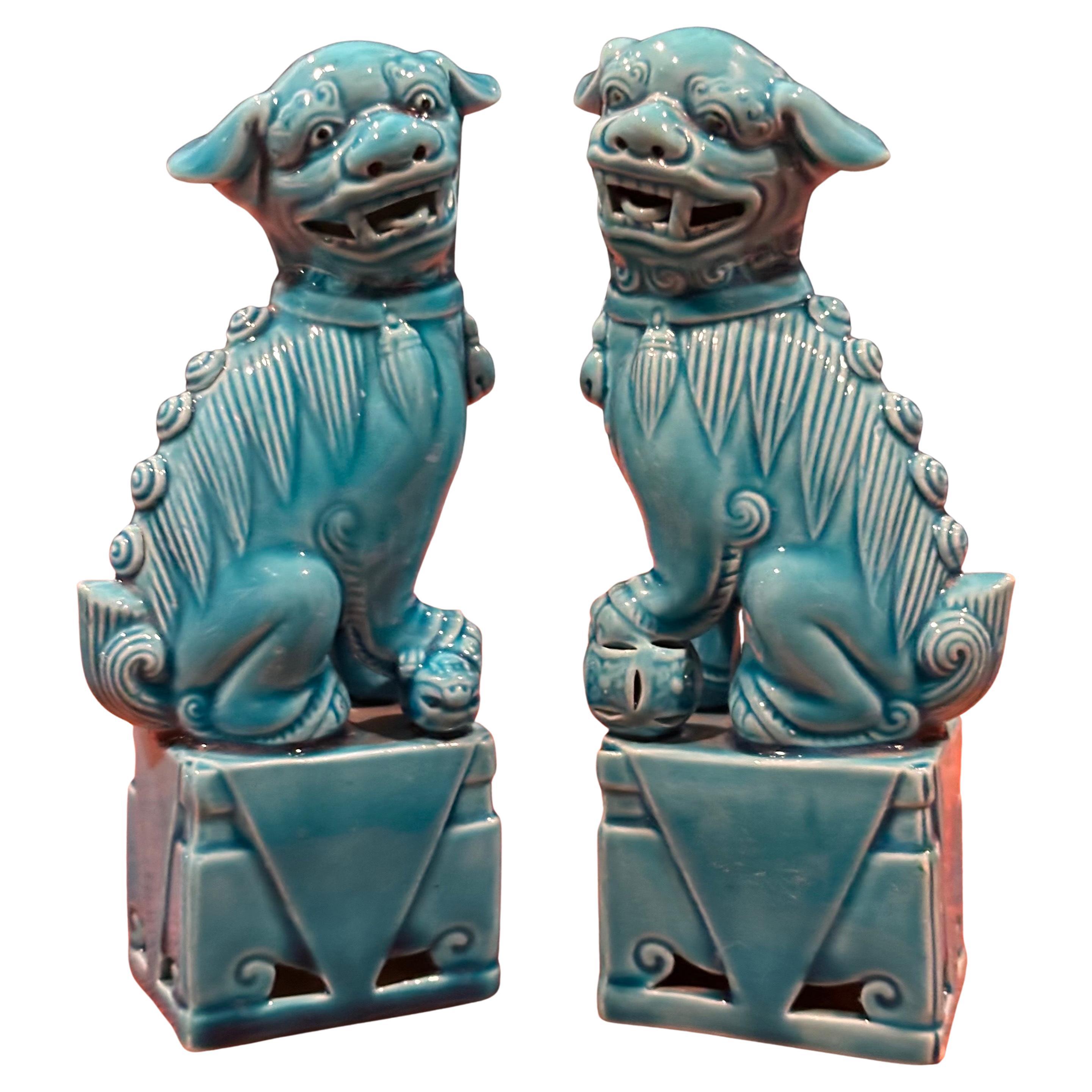 Paire de sculptures de chien Foo en céramique bleu turquoise du milieu du siècle dernier en vente 7
