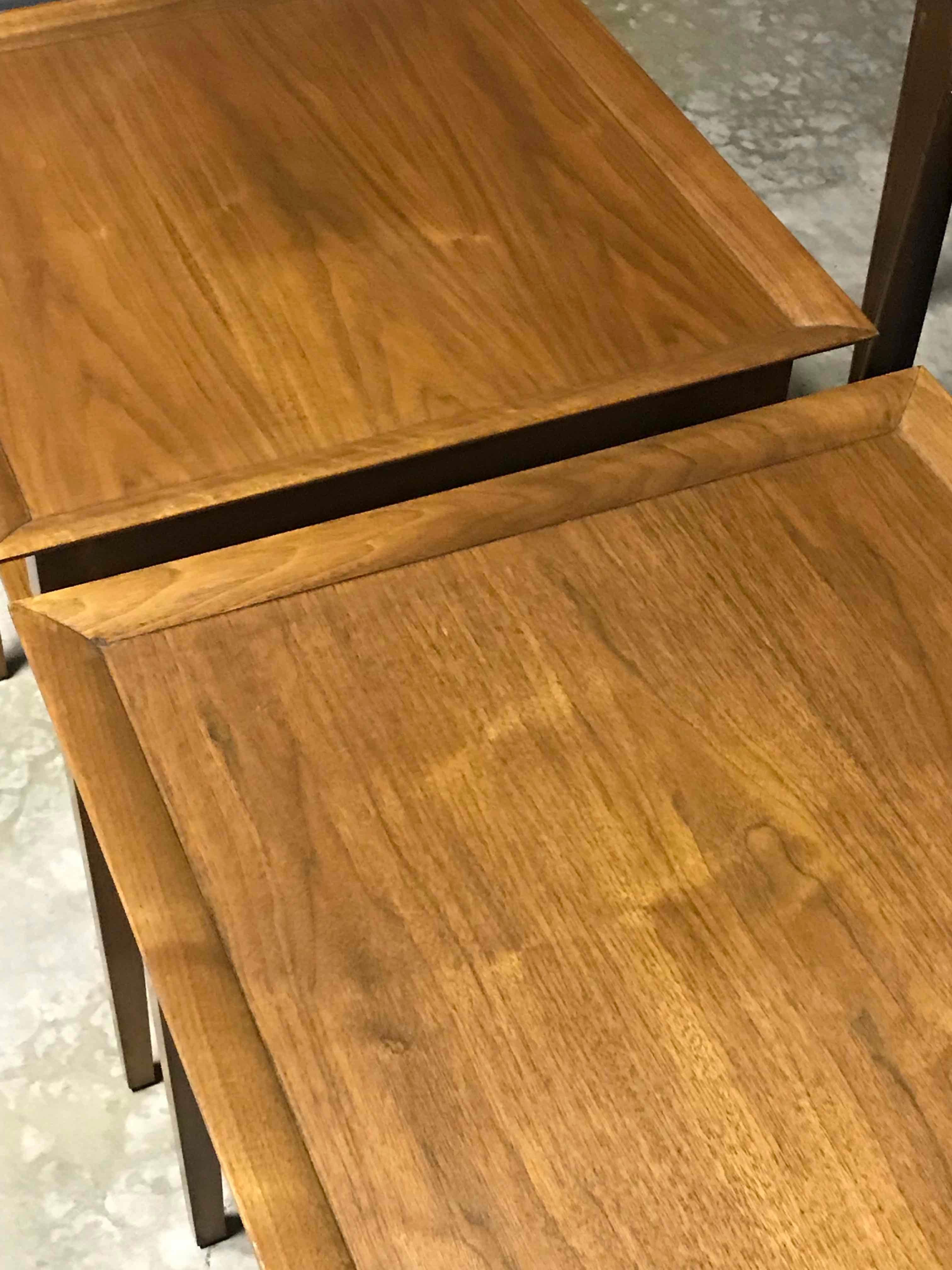 Pair of Mid-Century Two-Tier English Side Tables In Good Condition In Los Angeles, CA