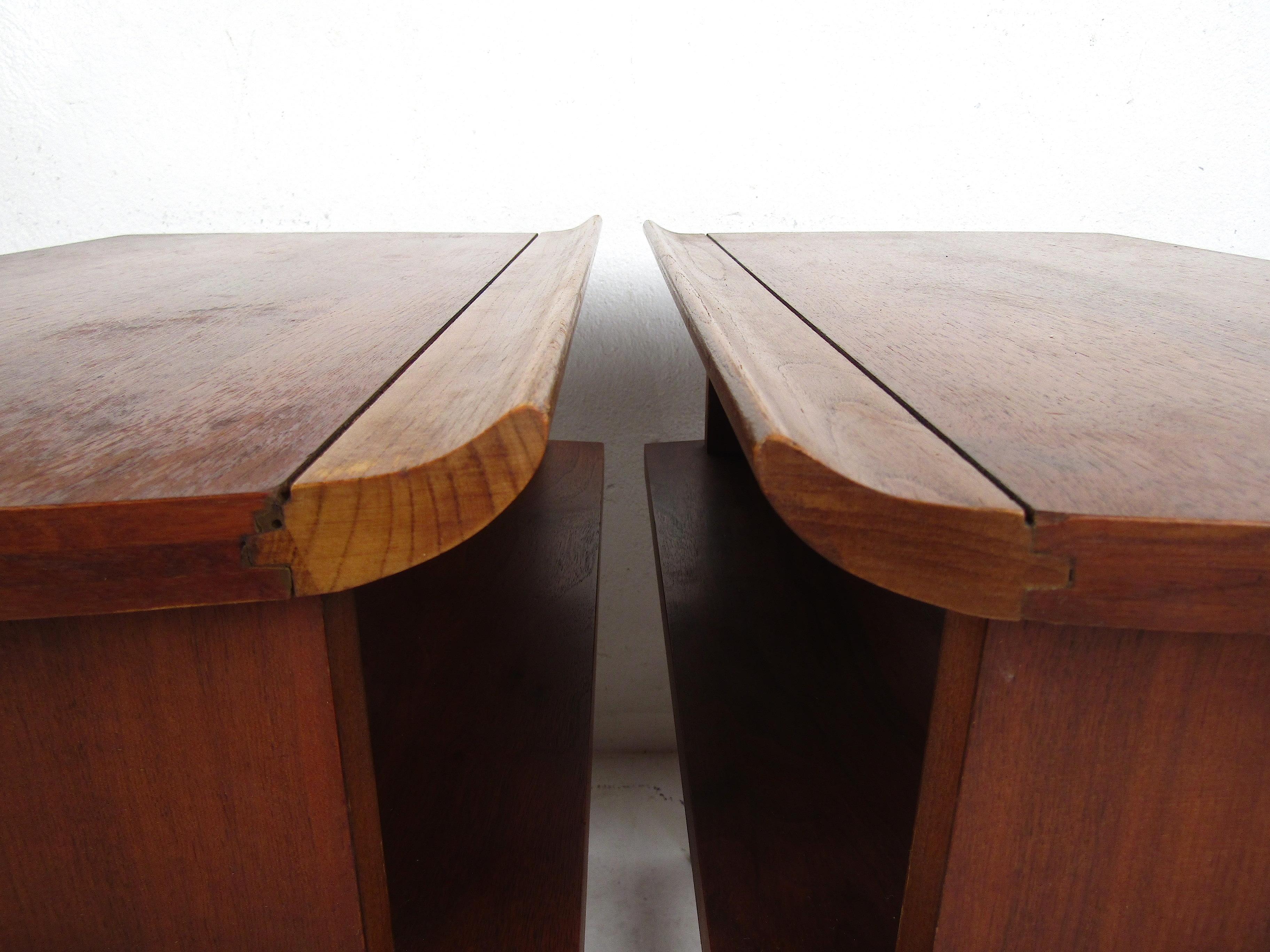 Walnut Pair of Midcentury Two-Tier Side Tables by Lane