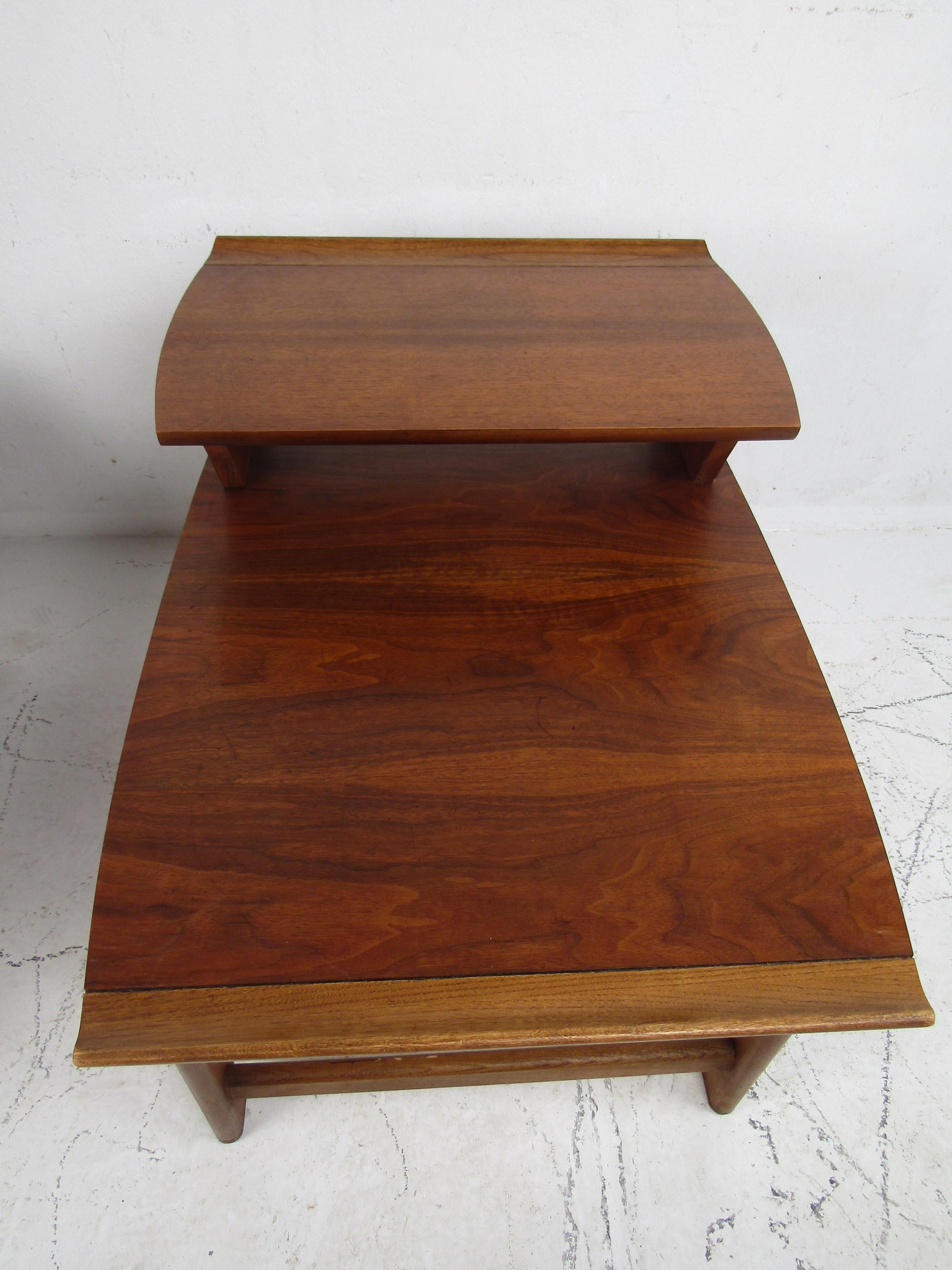 Pair of Midcentury Two-Tier Side Tables by Lane In Good Condition In Brooklyn, NY