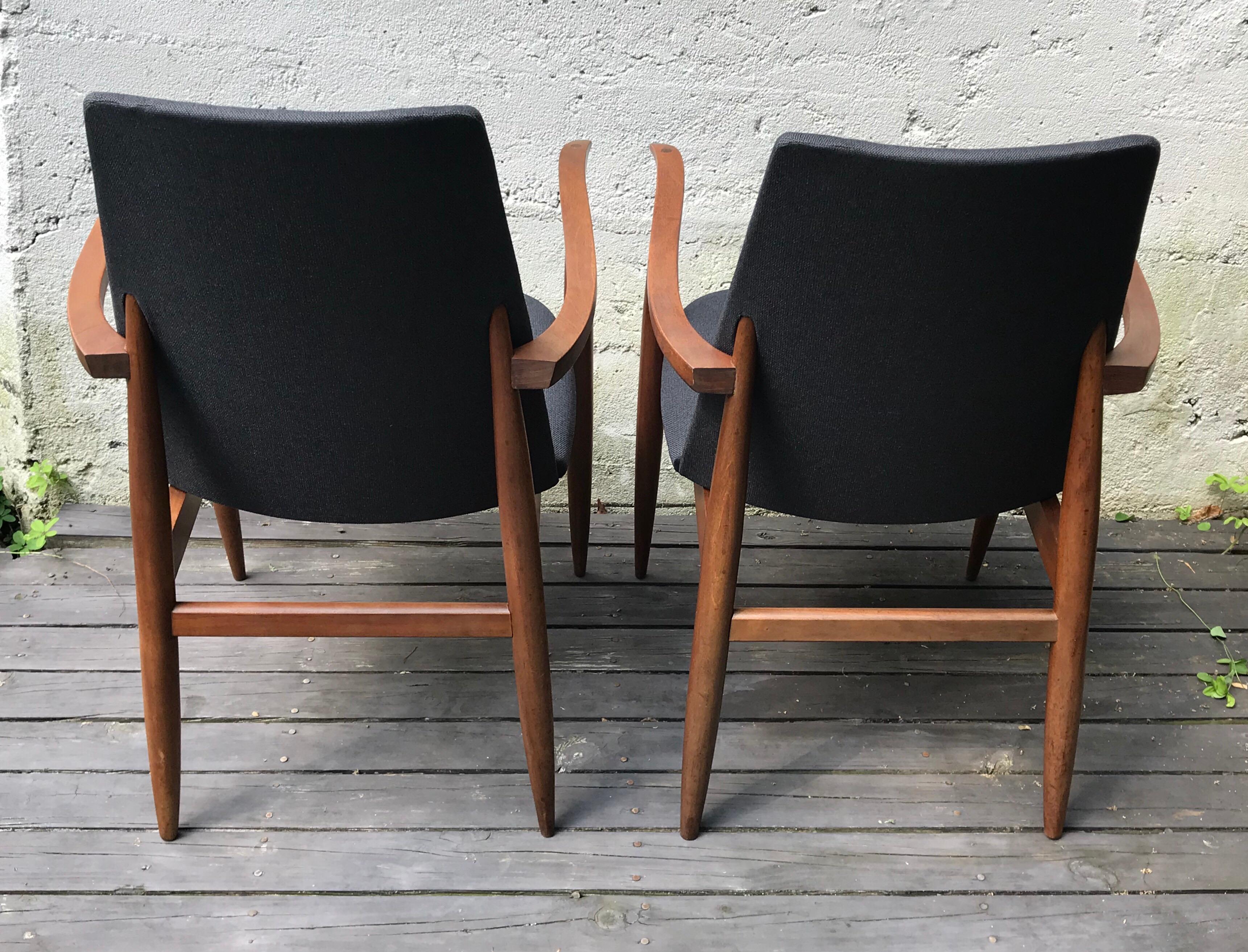 English Pair of Mid Century Upholstered Grey Lounge Chairs by Vanson, England, 1960s For Sale
